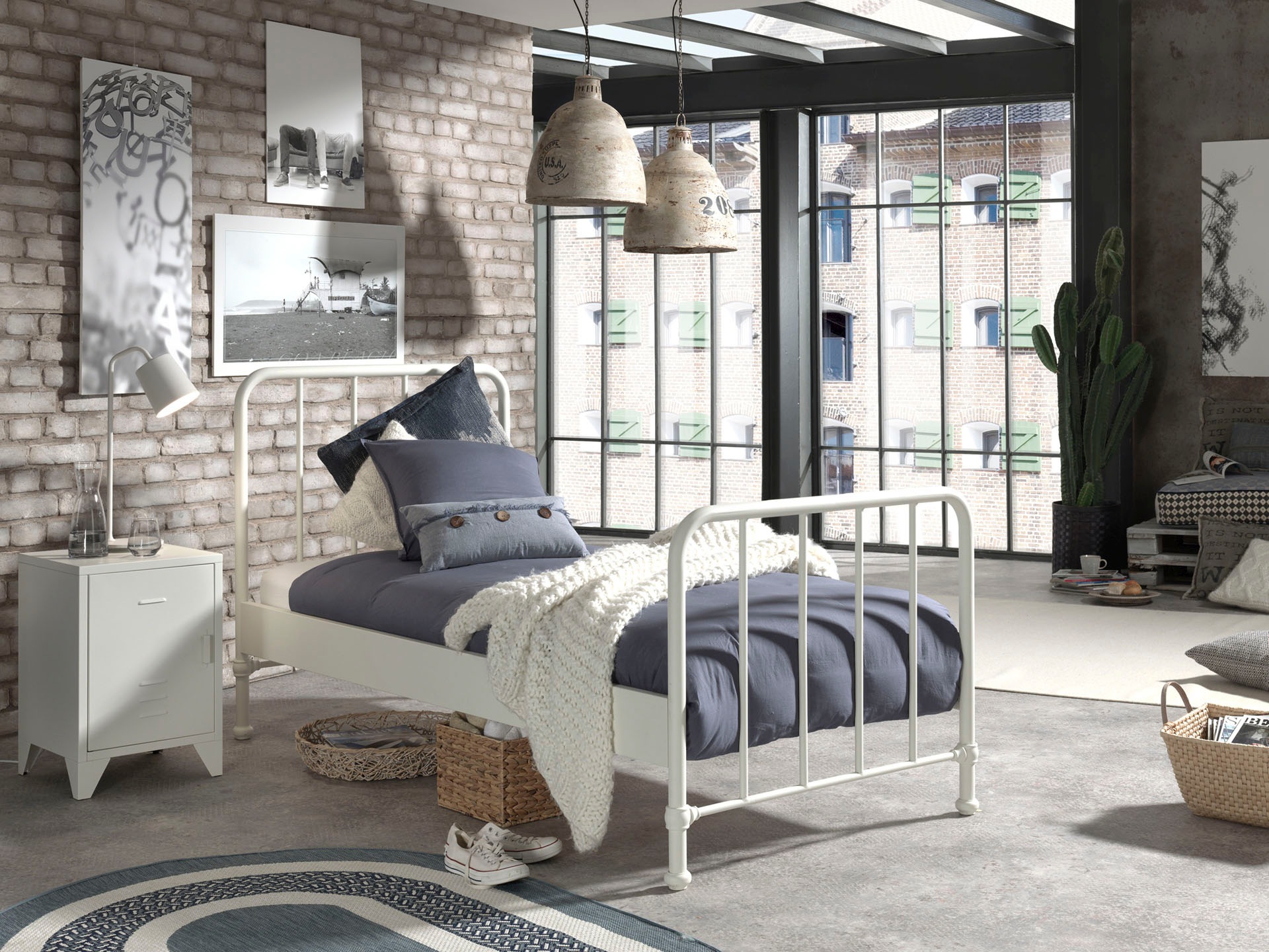 Vipack Jugendbett »Bronxx, Einzelbett 90/200, sehr stabil, romantische Optik« B/H/T ca. 96,5x110x206cm, inkl. Lattenrost, Bodenfreiheit,  Oberfläche pulverbeschichtet, verschiedene Farben zur Wahl