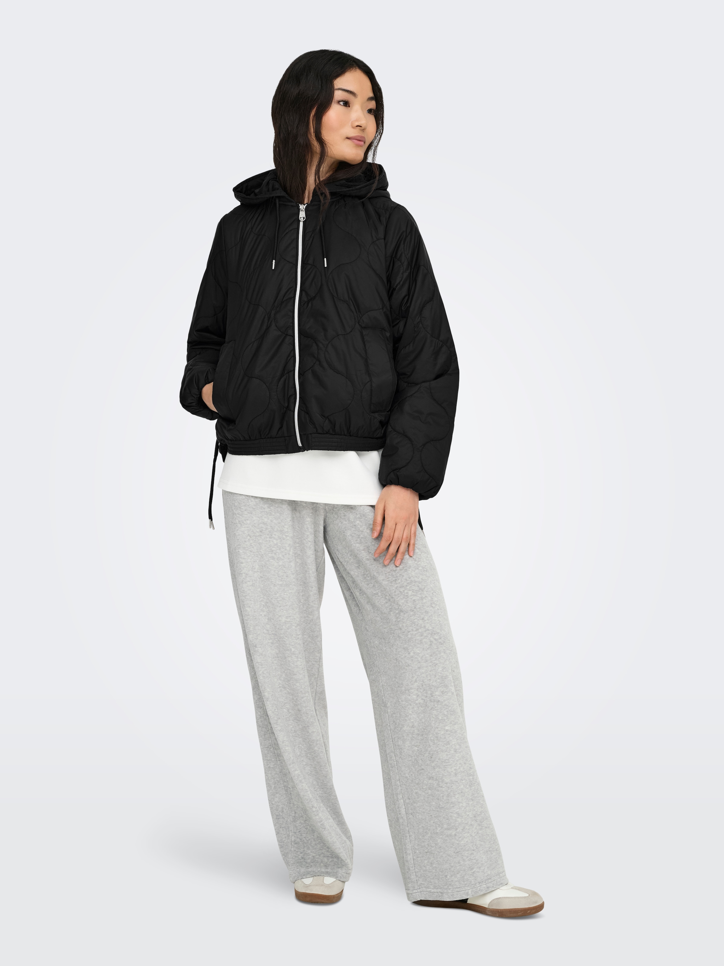 ONLY Veste matelassée »ONLMIKI HOOD QUILT JACKET CC OTW« avec capuche avec cordon de serrage latéral à l'ourlet