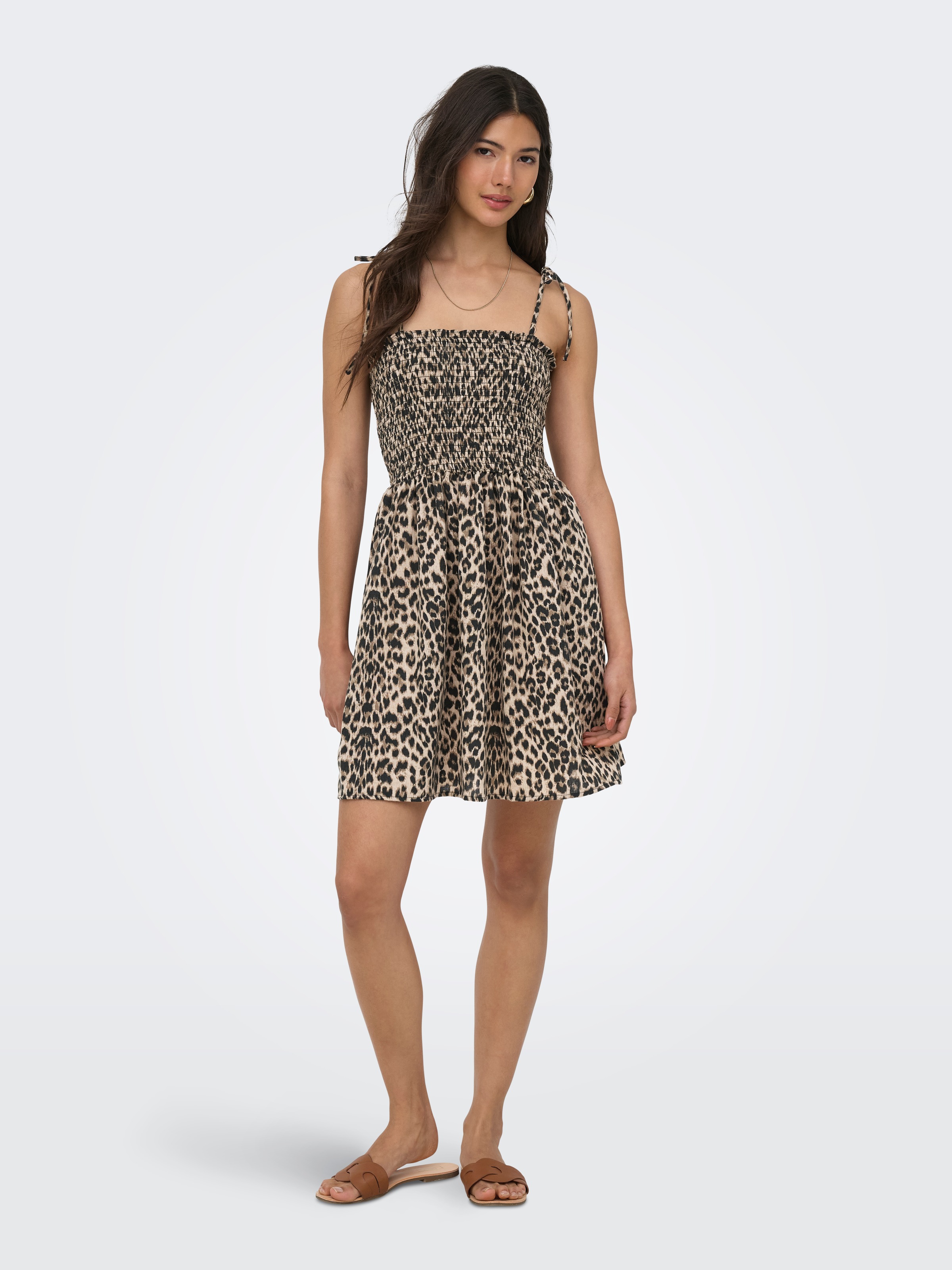 ONLY Robe d'été »ONLEMMIA SMOCK DRESS PNT« mélange de matériaux, stretch