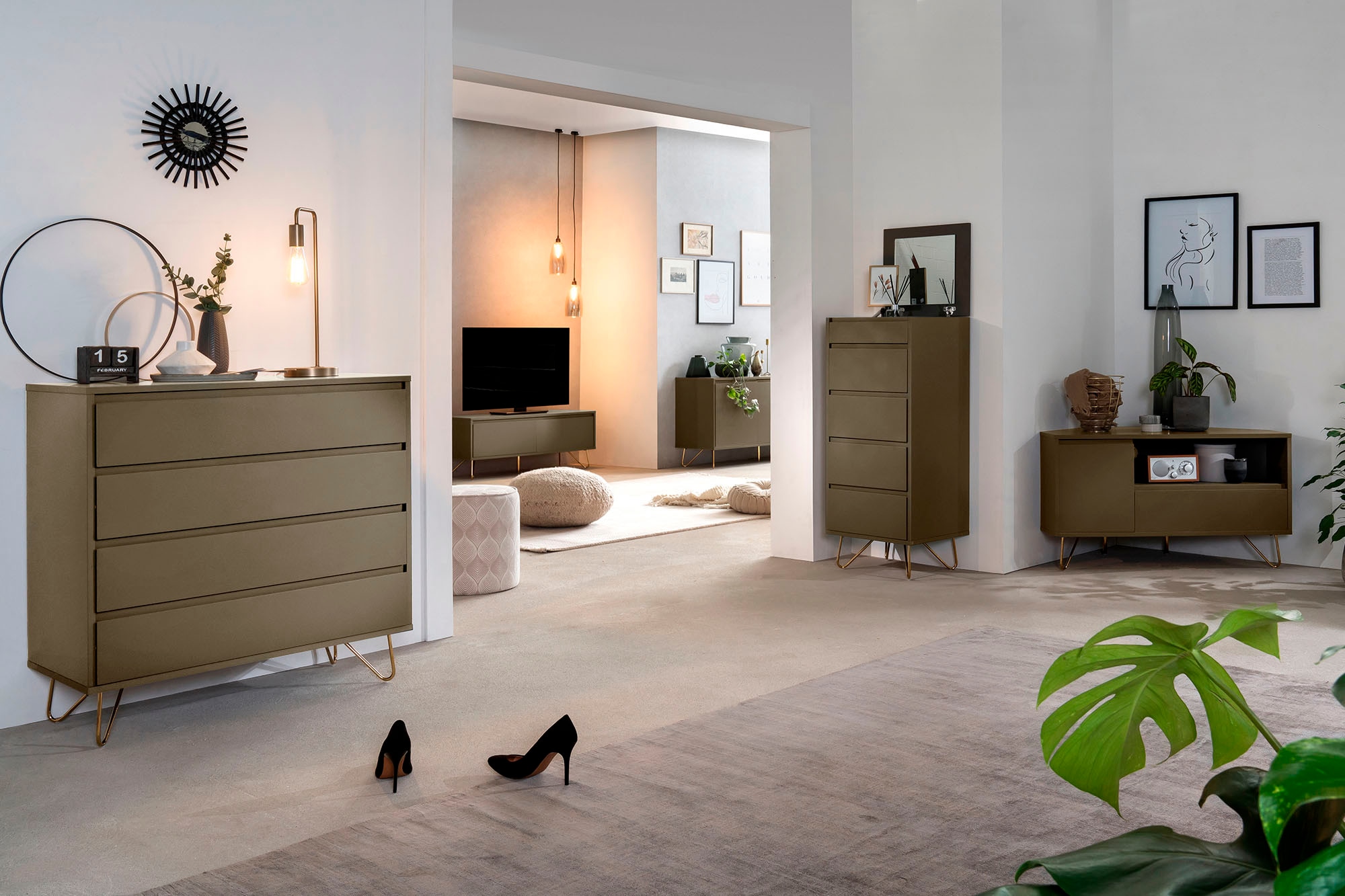 SalesFever Lowboard »Bolton - TV-Kommode in schlichter Eleganz« Kommode mit Klappendämpfe,  Hairpin Beinen