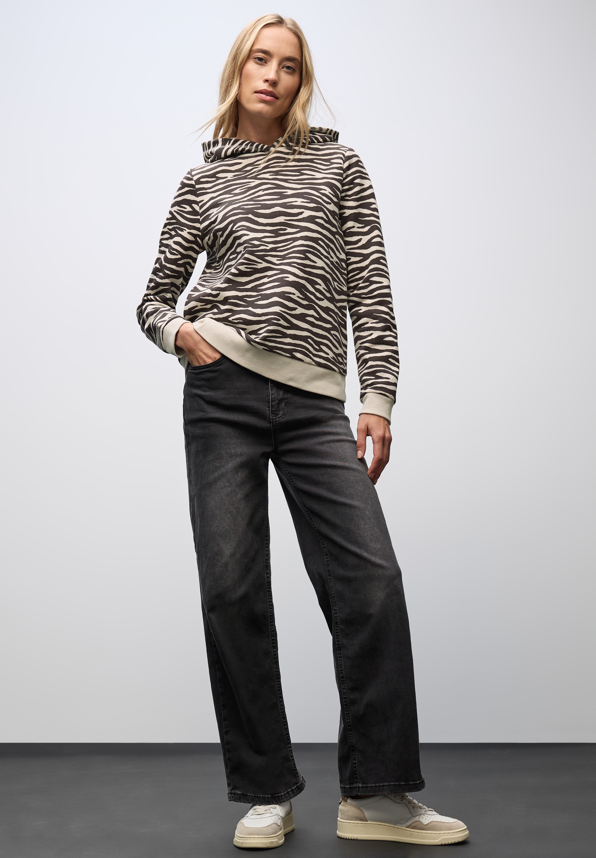 STREET ONE Kapuzensweatshirt , mit Animal-Print
