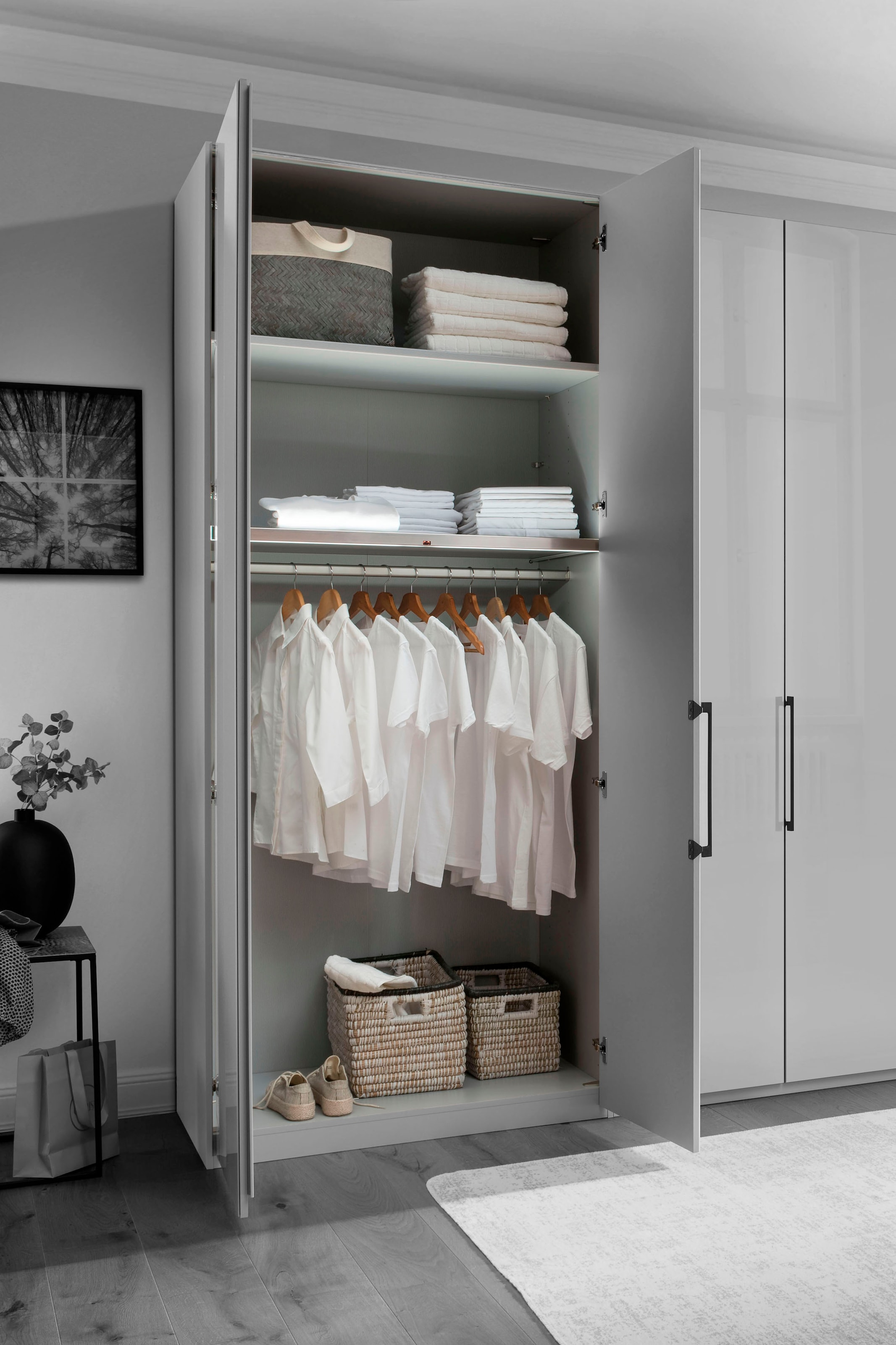 WIEMANN Armoire à portes battantes »Monaco« mit Teil-Glasfront sowie hochwertige Beschläge inkl. Türdämpfung