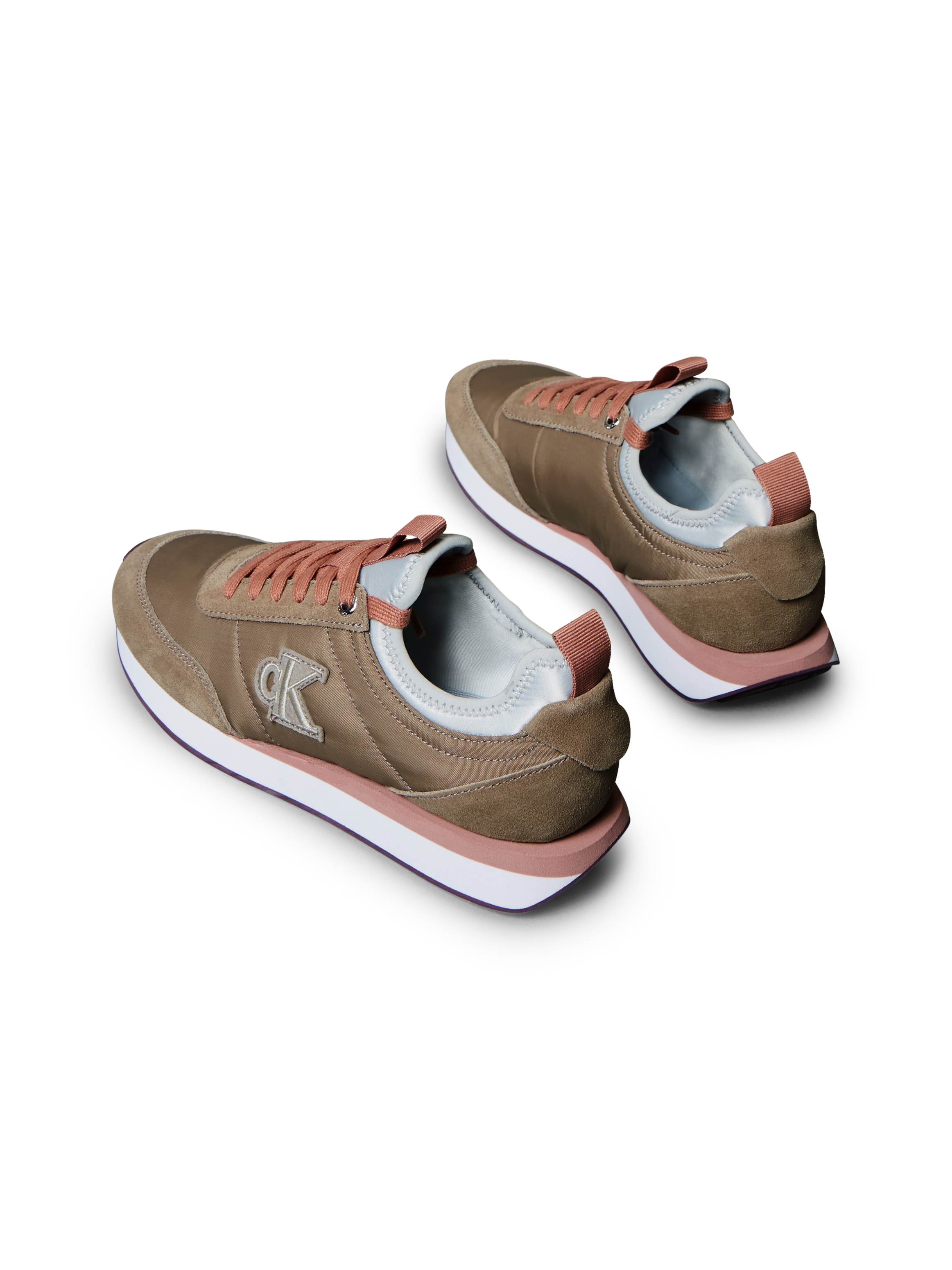 Calvin Klein Jeans Baskets slip-on »RETRO RUNNER SOCK LACEUP MIX MAT«  Chaussure à enfiler, sneaker décontracté, chaussure basse avec logo CK sur le côté