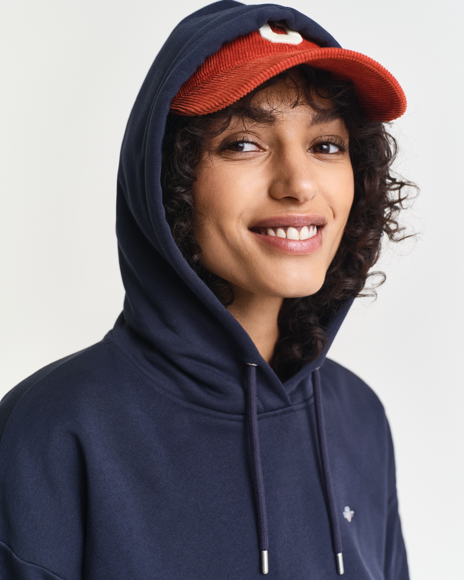 Gant Hoodie »SHIELD HOODIE«, Grafische GANT-Stickerei auf der Brust

