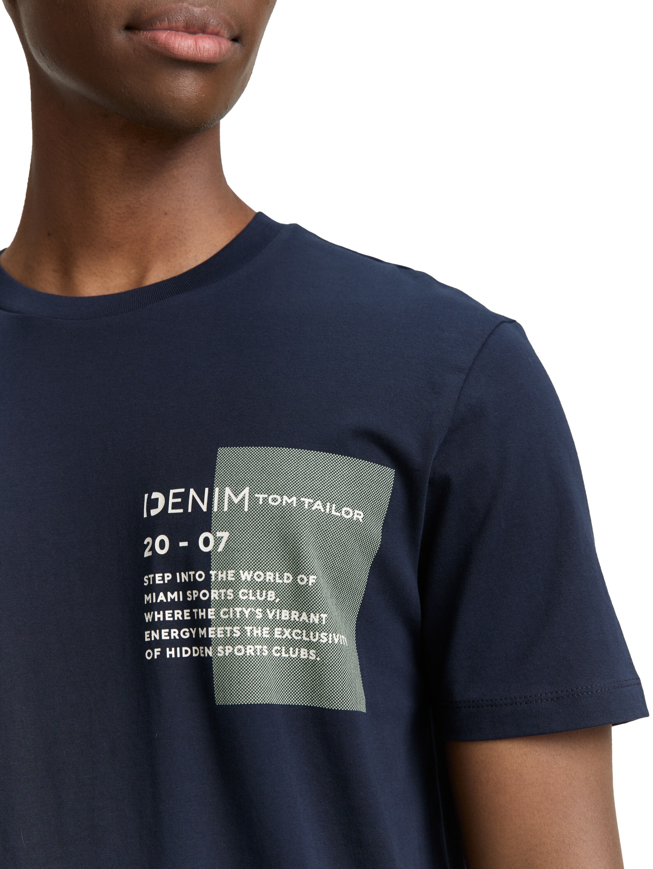 TOM TAILOR Denim Rundhalsshirt mit verschiedenen Logo Prints