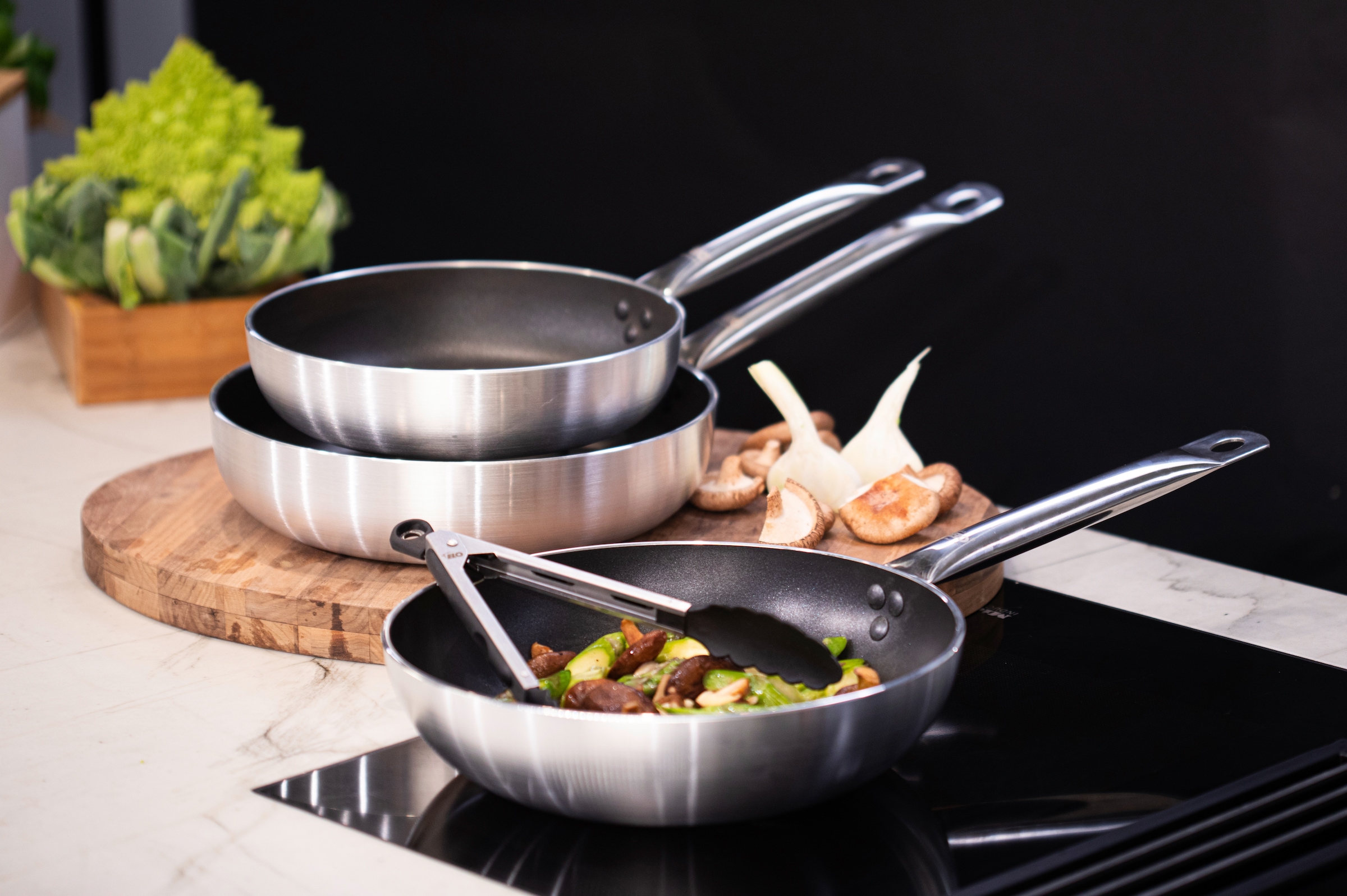 Elo Wok »Wokpfanne 28cm Bistro Line« Aluminium 1 Stk. tlg. langer, handlicher Edelstahl Profi Griff, Ø 28 cm, Induktion