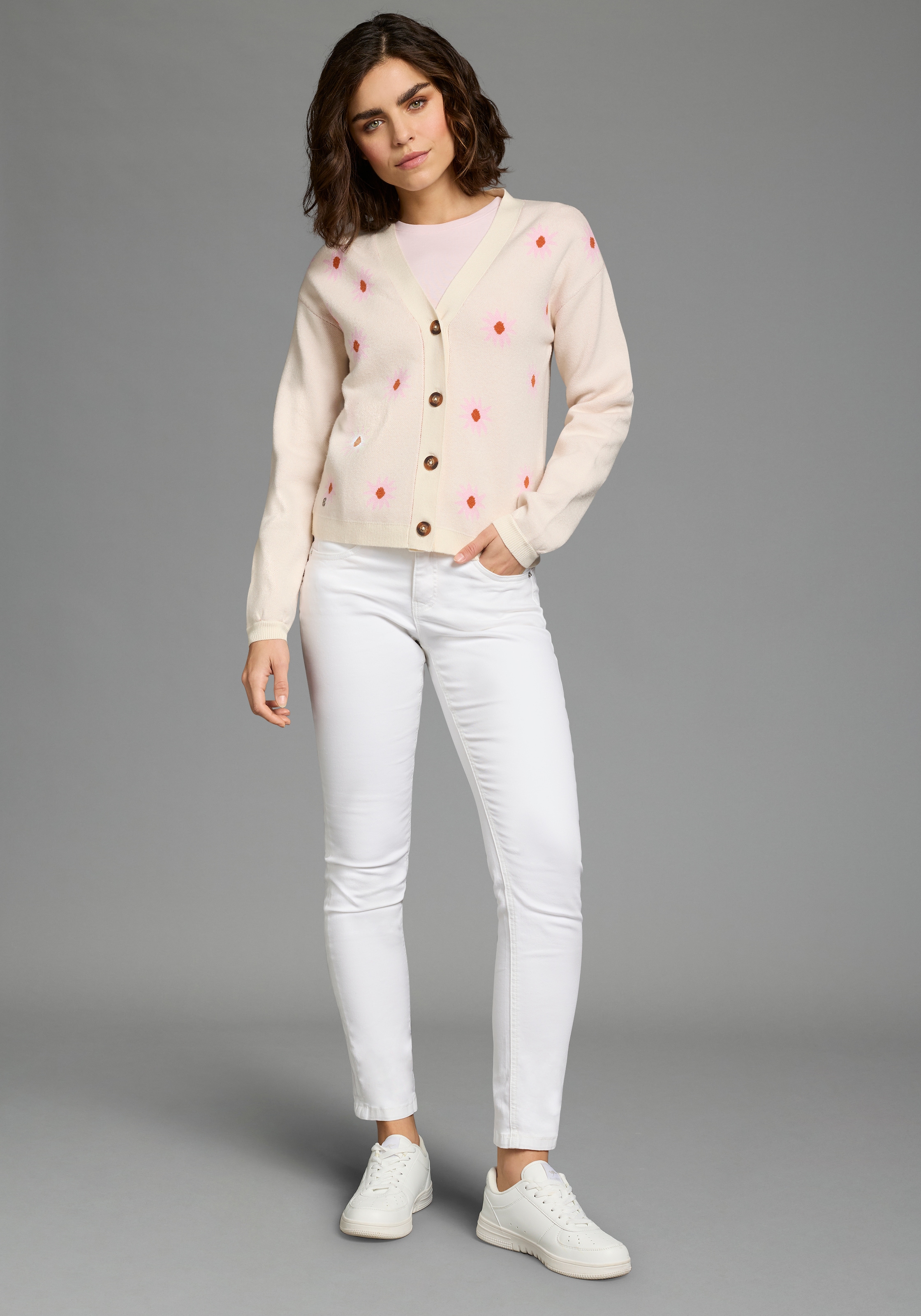 KangaROOS Veste en tricot Strickjacke aus Feinstrick, bequeme Passform, Blumenmuster