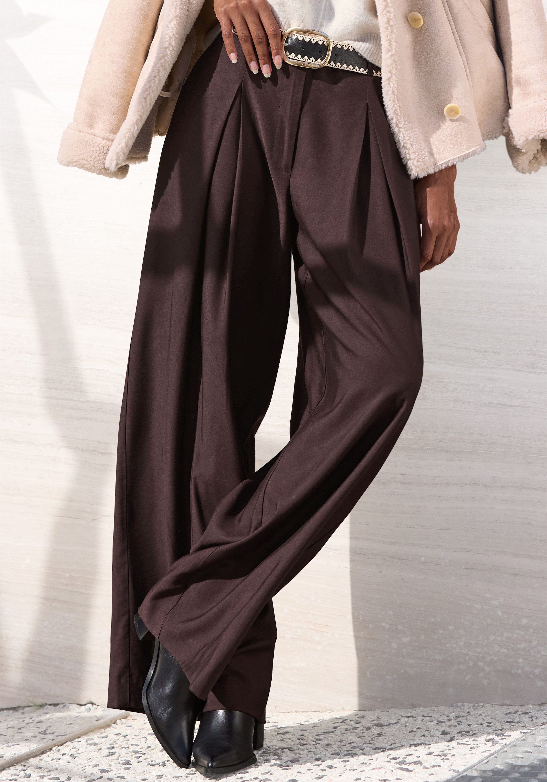 French Connection Pantalon à pinces »mit luftig-weitem Bein«  en tissu léger tissé avec viscose, pantalon d'été, style casual-chic
