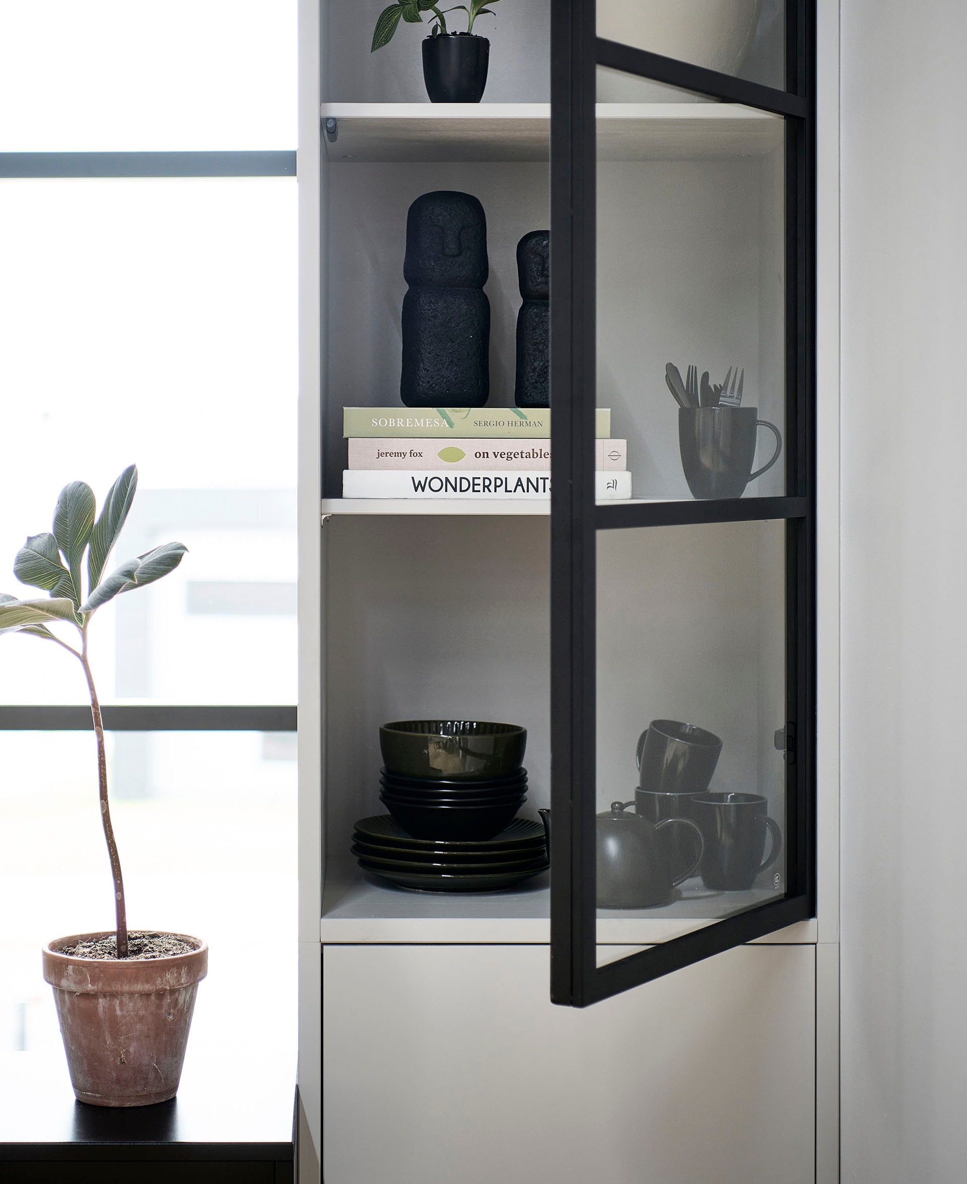 WOOOD Vitrine »Basic« mit zwei Türen, H 230 cm x B 52,5 cm