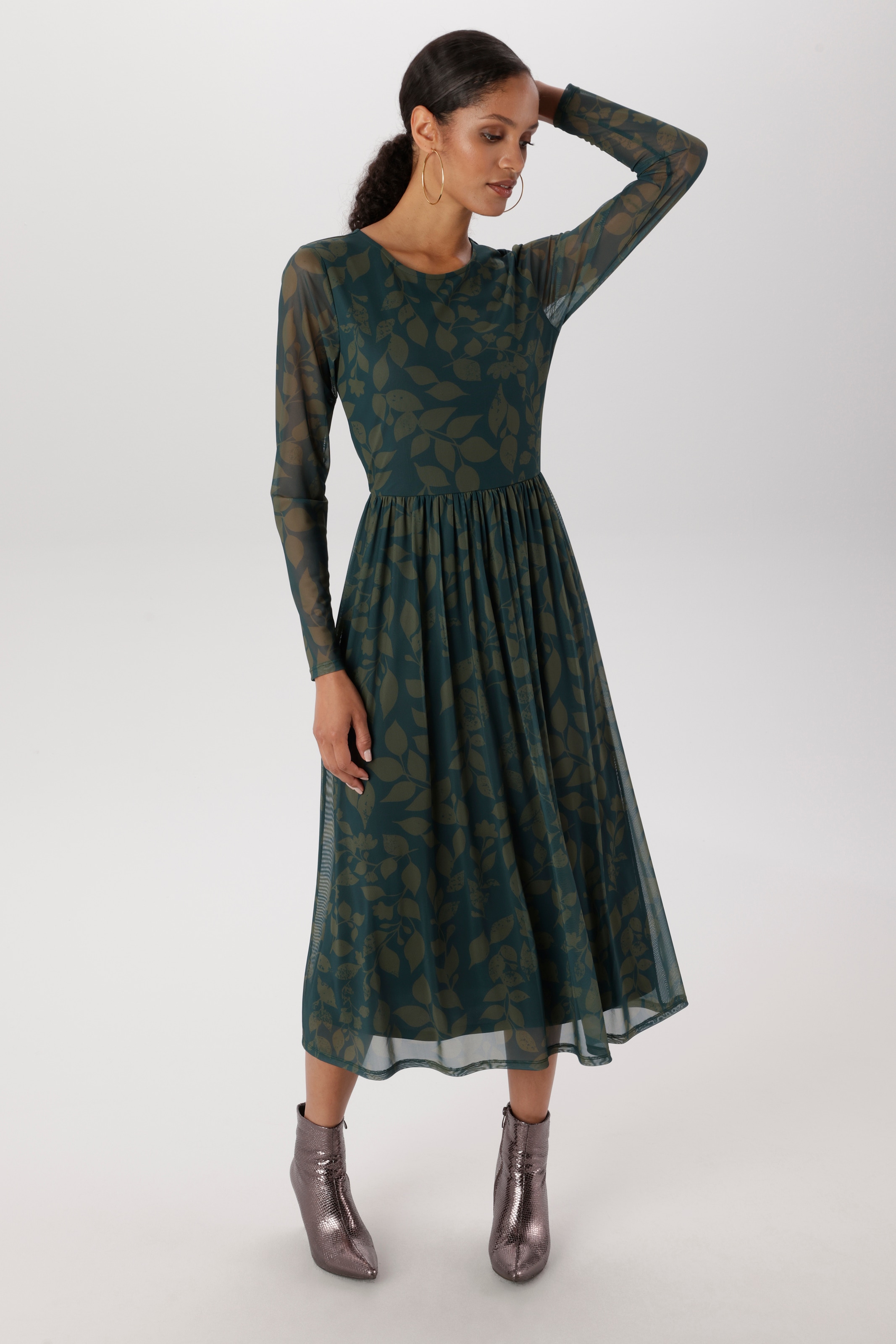 Aniston SELECTED Robe midi avec motif floral fantaisiste de feuilles