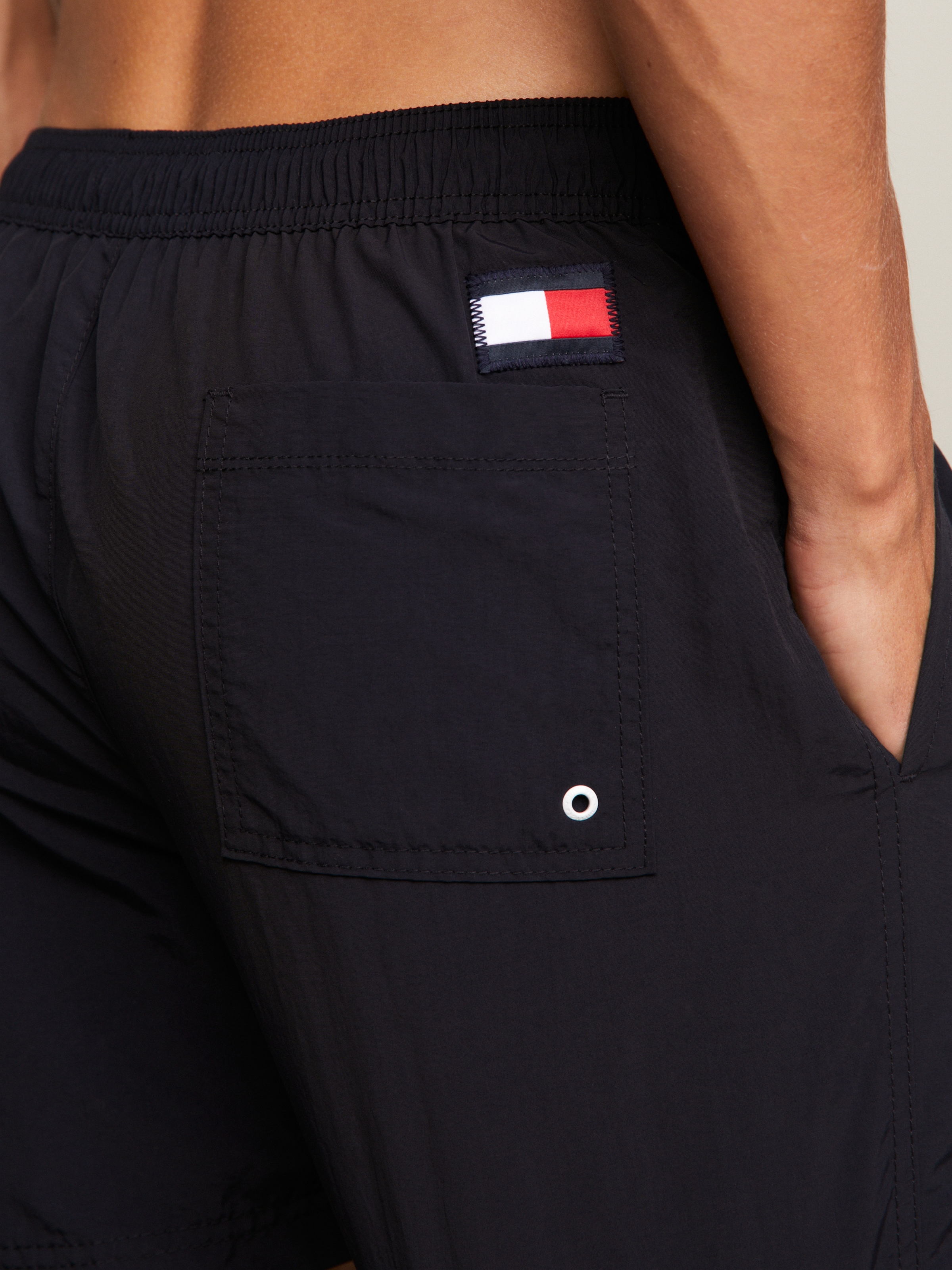 Tommy Hilfiger Swimwear Short de bain »SF MEDIUM DRAWSTRING« avec étiquette de marque Tommy Hilfiger