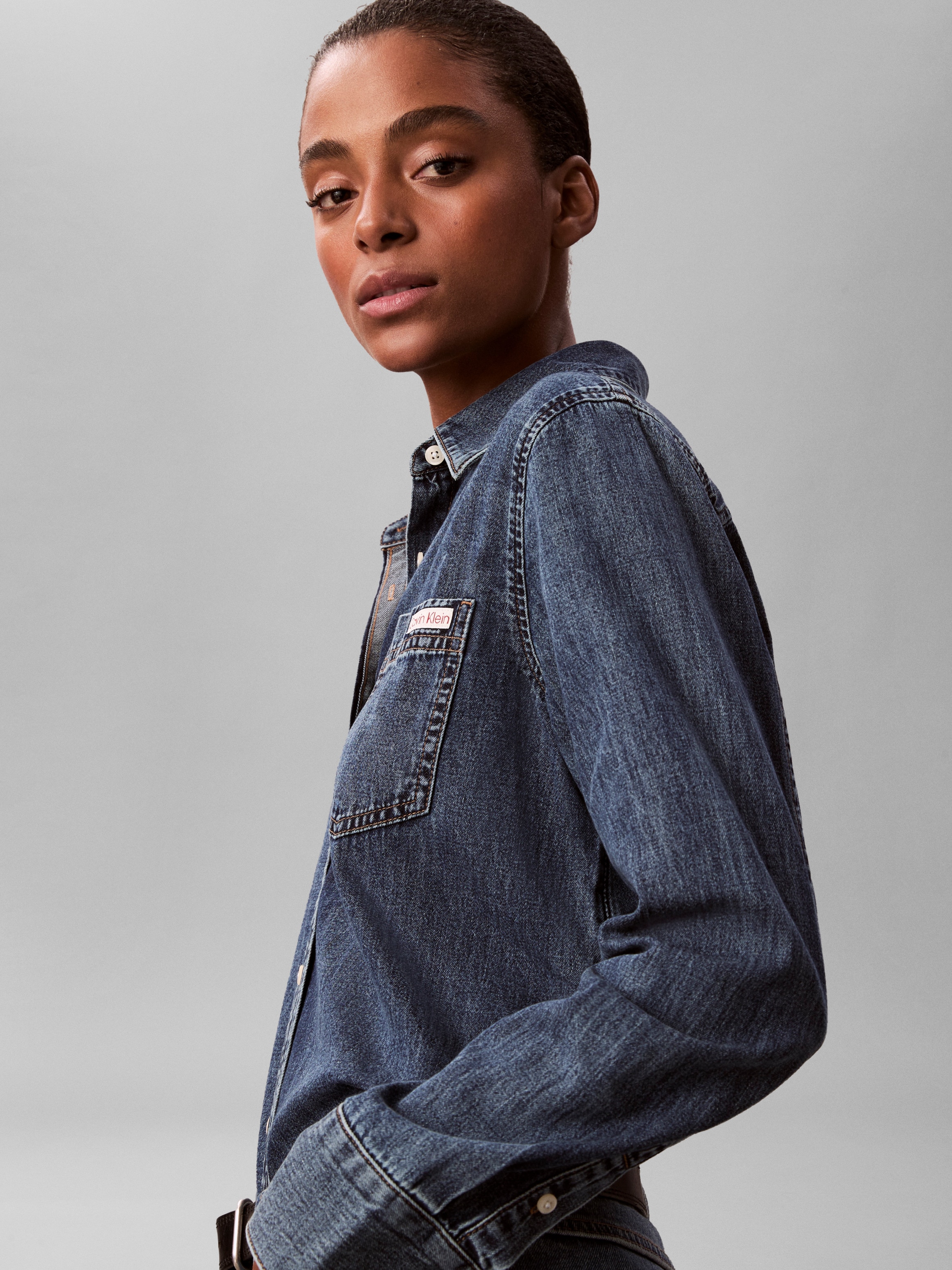 Calvin Klein Jeans Blouse en jean Regular fit, Brusttasche, abgerundeter Saum