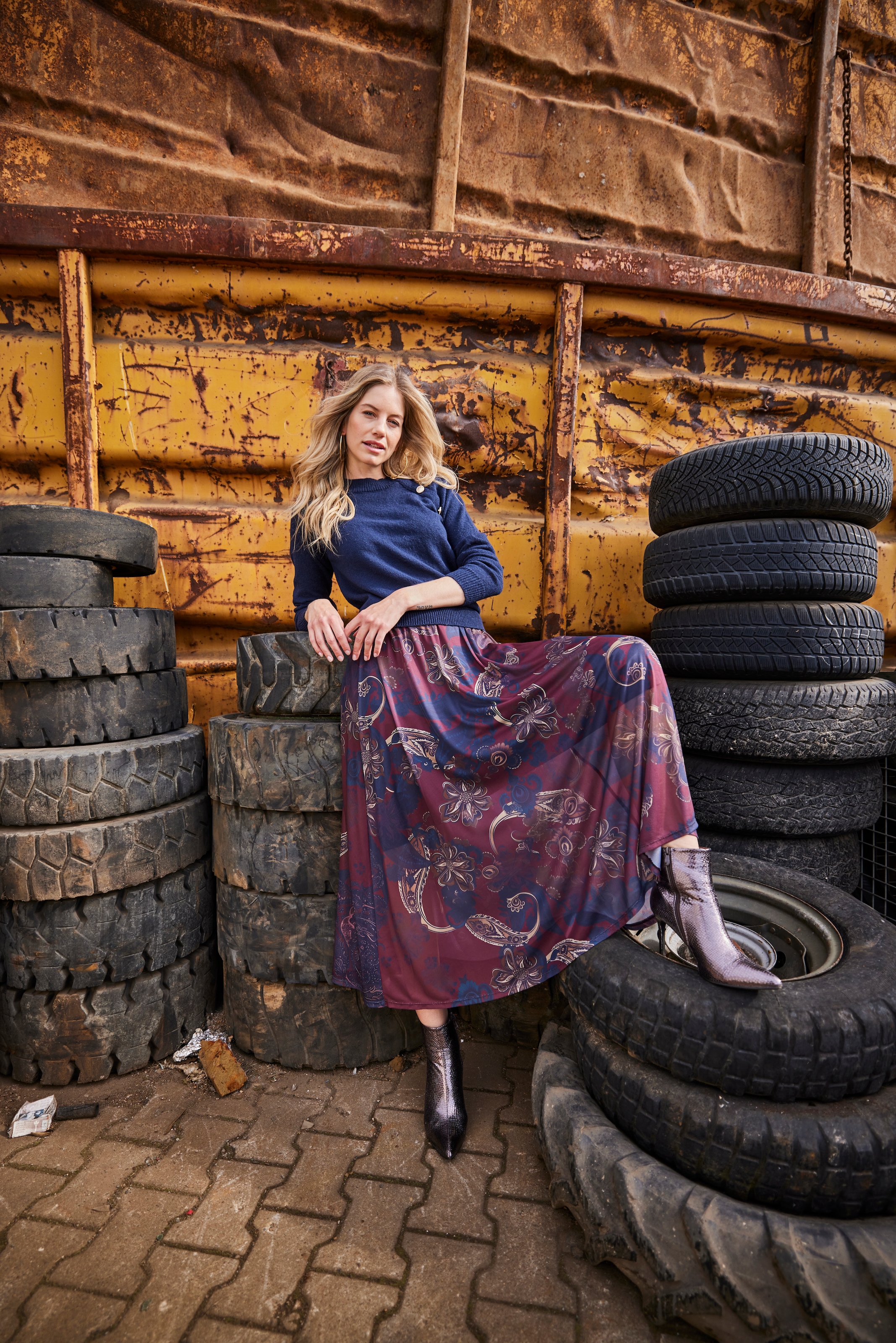 Aniston CASUAL Maxirock mit grossflächigen, grafischen Blumendruck - NEUE KOLLEKTION