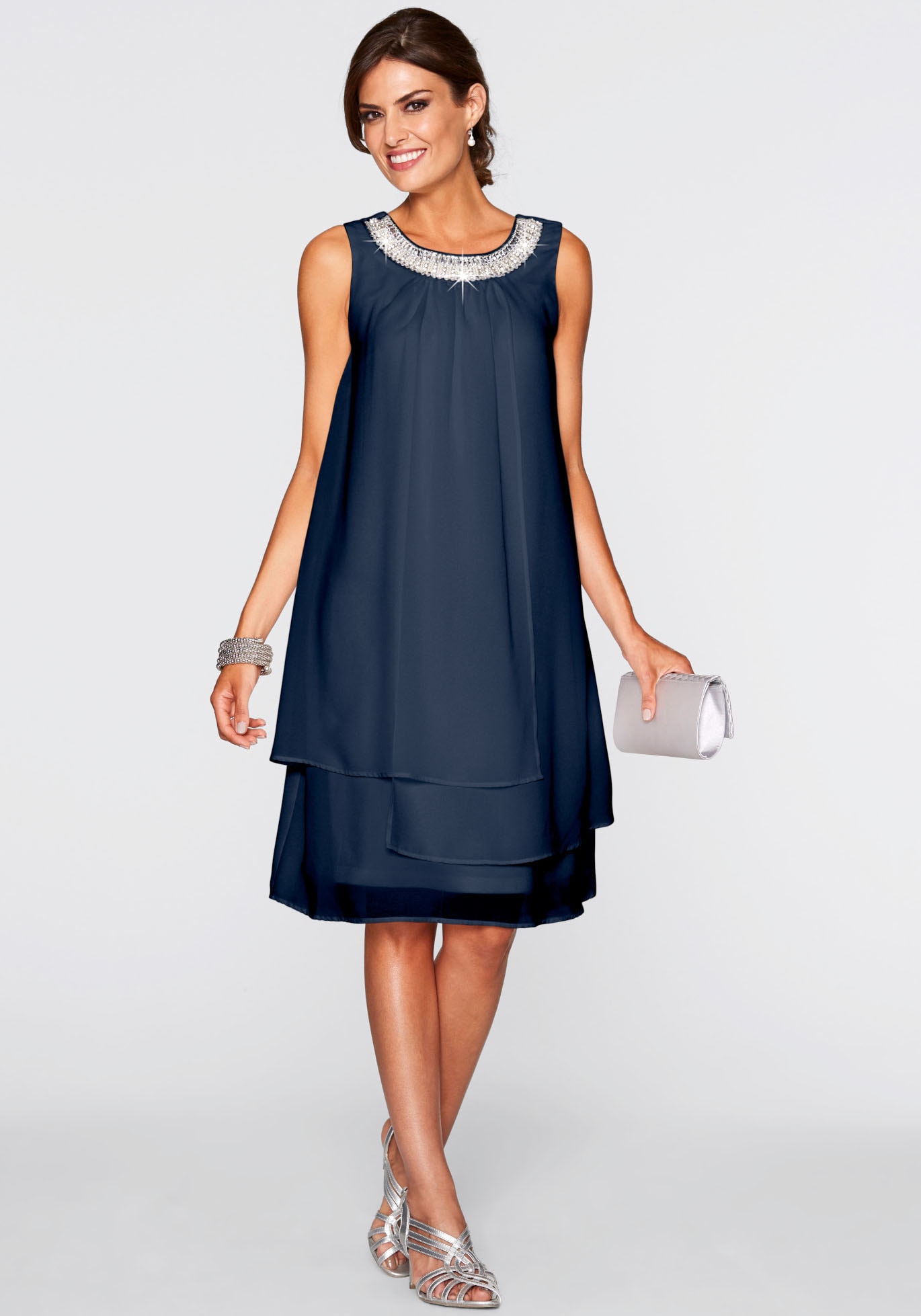 bonprix Robe en mousseline de soie robe de fête, avec application de strass, en chiffon