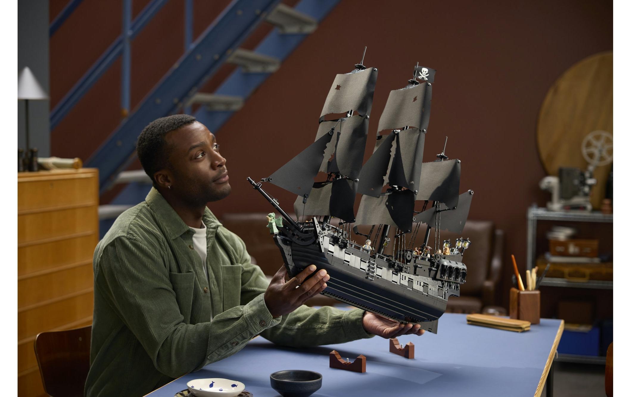 LEGO® Konstruktionsspielsteine »Icons Captain Jack Sparrows Piratenschiff 10365«
