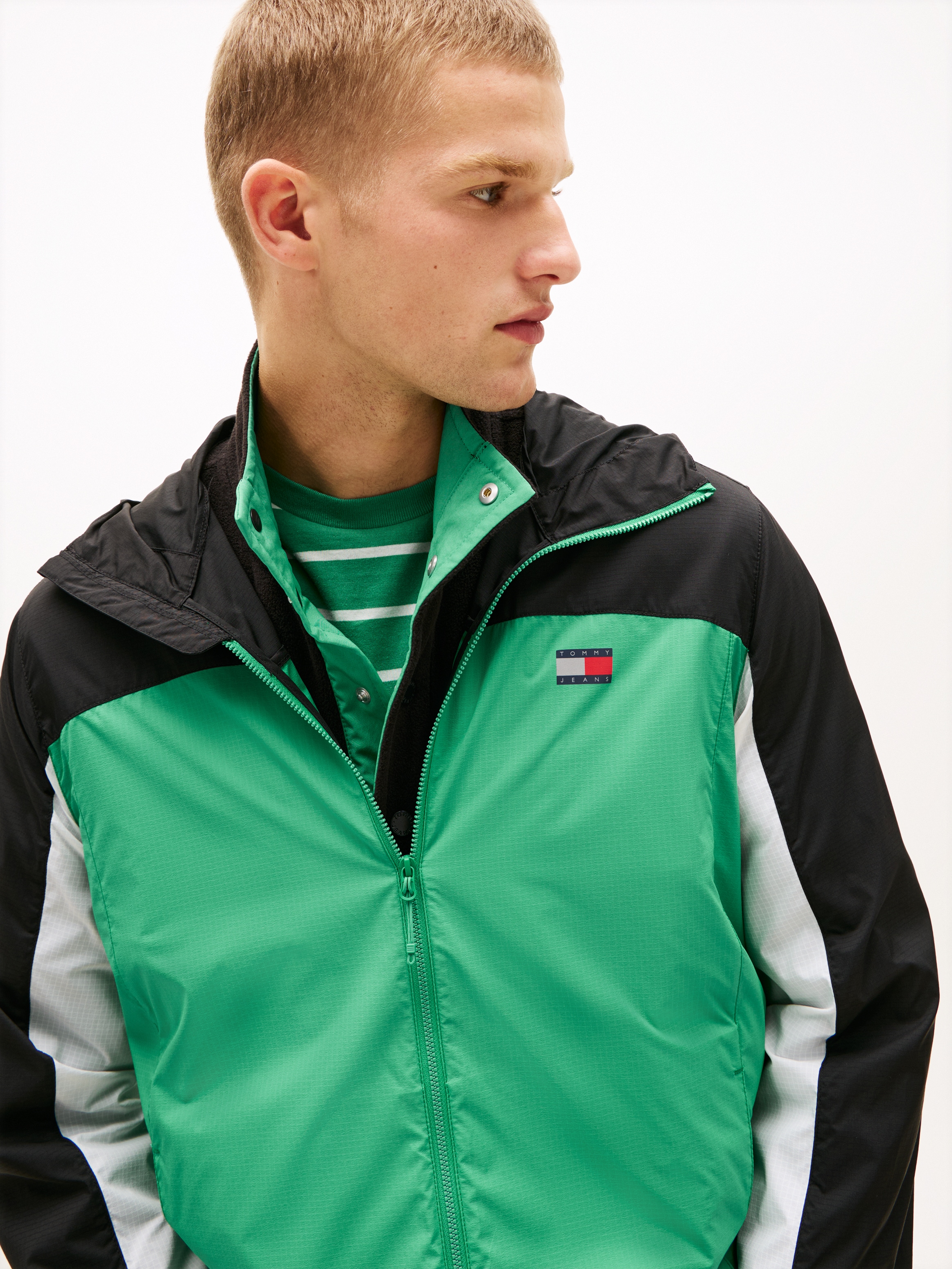 Tommy Jeans Veste d'extérieur »TJM OUTDOOR SHELL« mit Kapuze Windsheeter Windjacke Packable Fahrradjacke Regular fit mit Kapuze