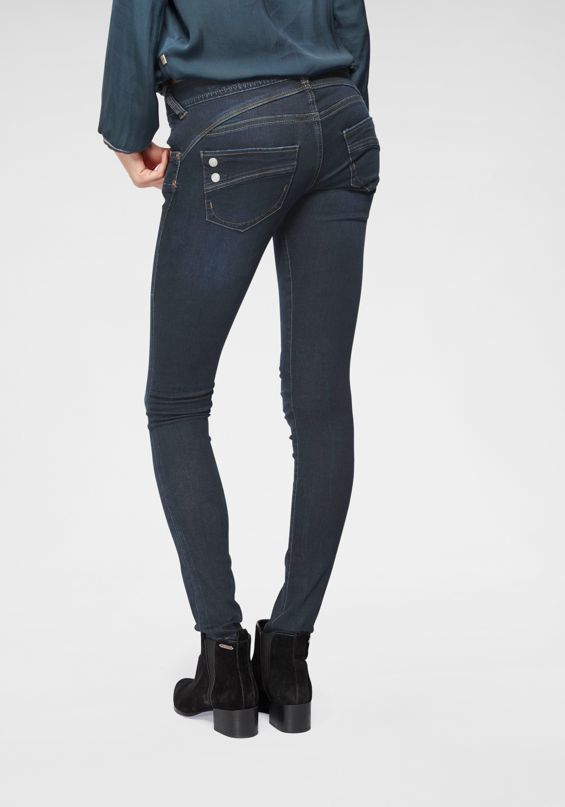 Herrlicher Slim-fit-Jeans »Piper Slim Denim« mit Zierknöpfen an den Gesässtaschen