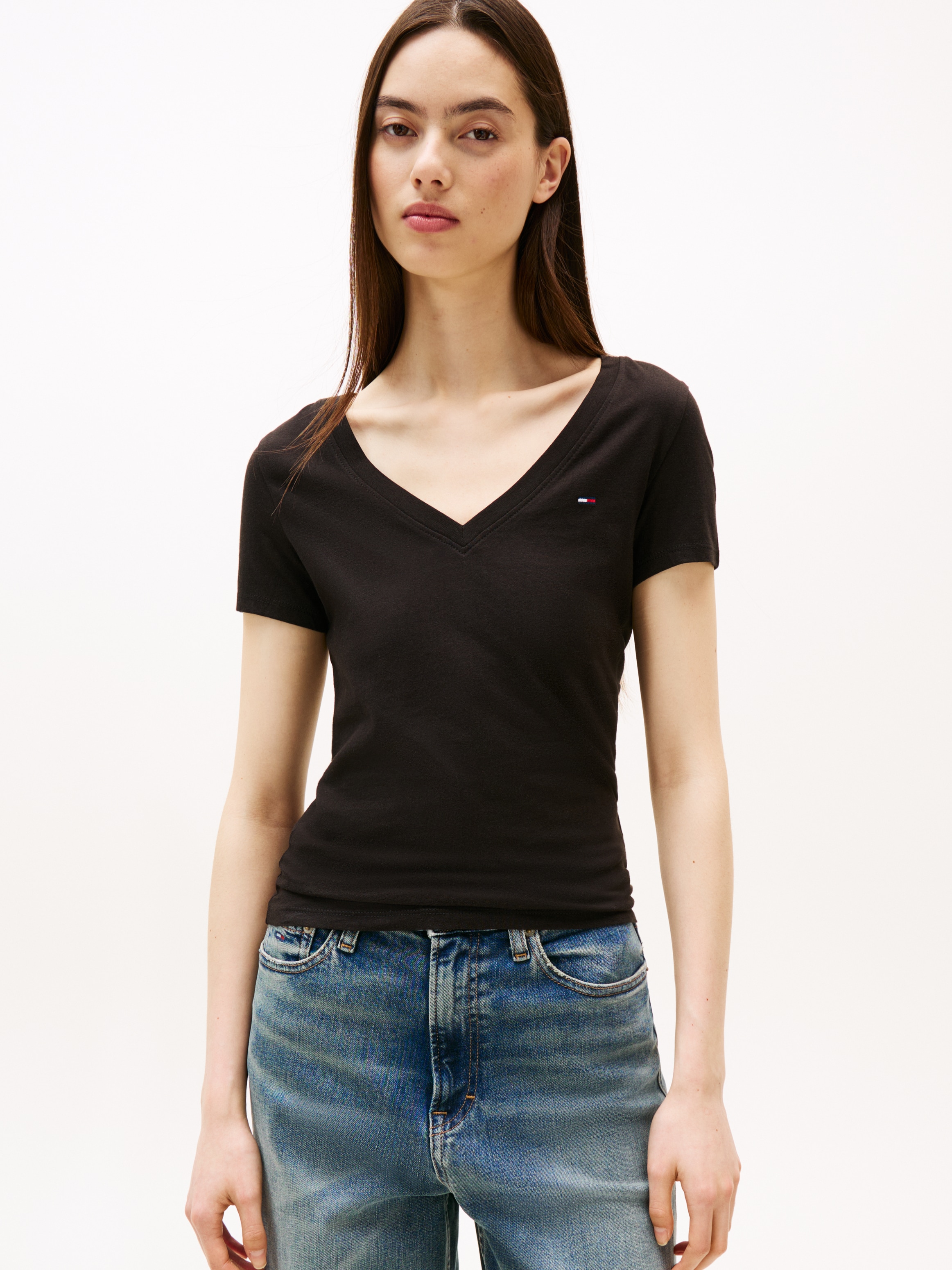 Tommy Jeans T-shirt »TJW 2PACK V-NECK TEE« Packung, 2-er Pack, 2 cuis mit Logostickerei