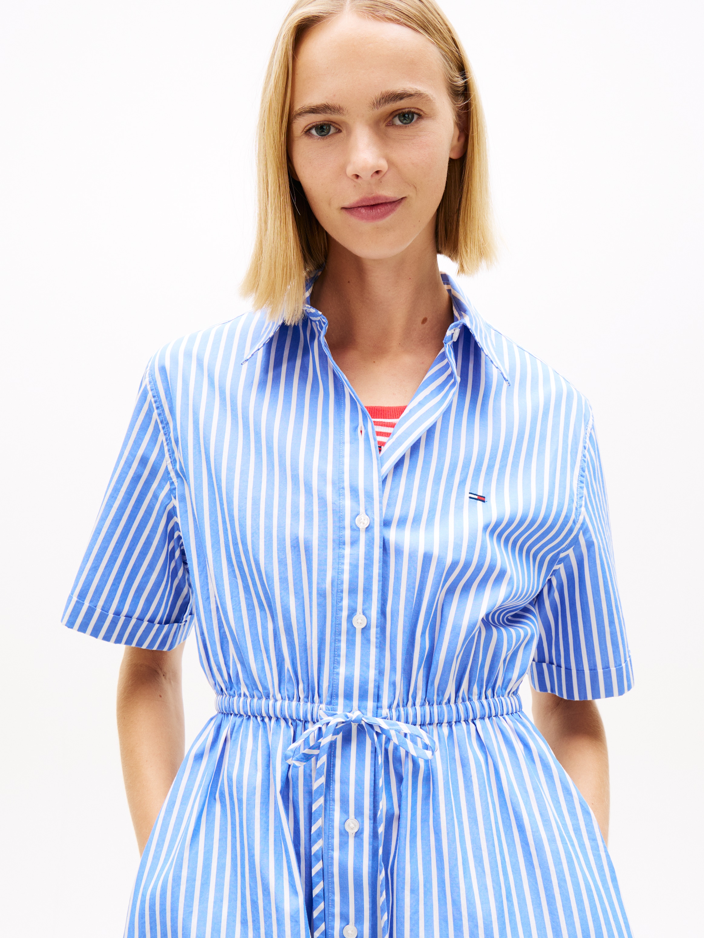Tommy Jeans Robe chemisier »TJW MINI STRIPE SHIRT DRESS« Poches pour les mains avec ceinture à nouer à la taille, coupe décontractée