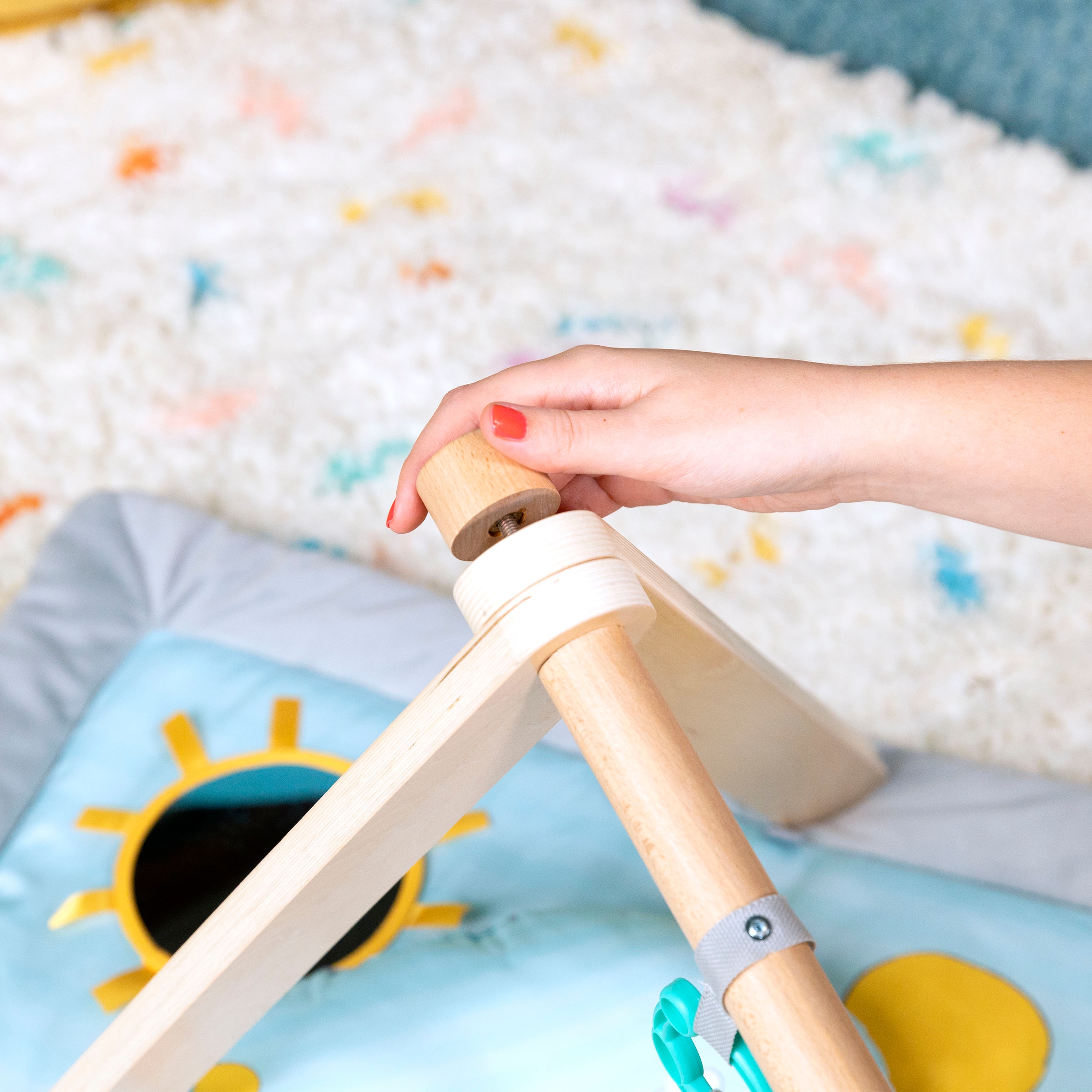 Bright Starts Spielbogen »WINNIE THE POOH Once Upon a Tummy Time ™ Activity Gym« mit Plüschmatte und Stützkissen