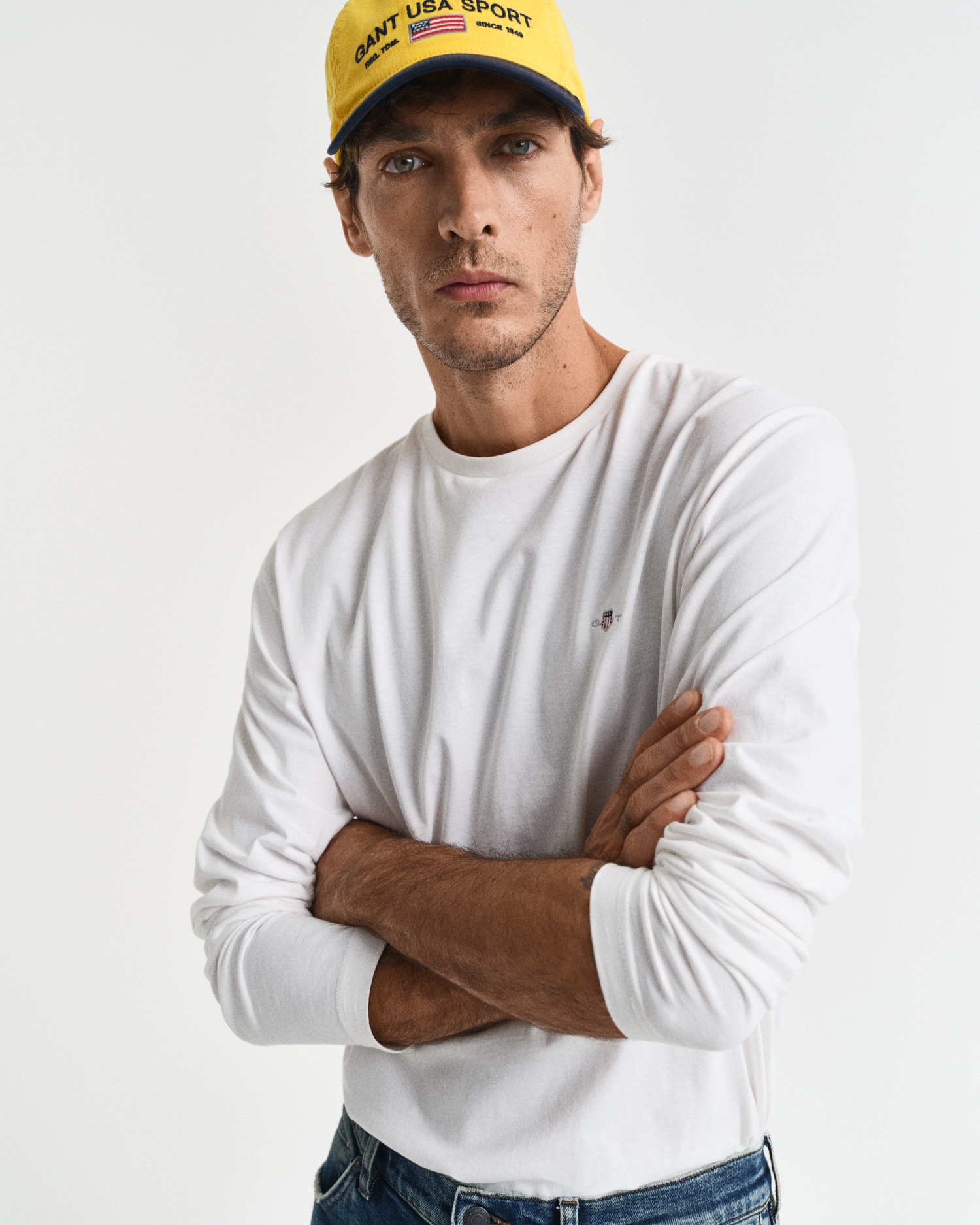 Gant T-shirt à manches longues »REG SHIELD LS T-SHIRT« mit Logostickerei auf der Brust