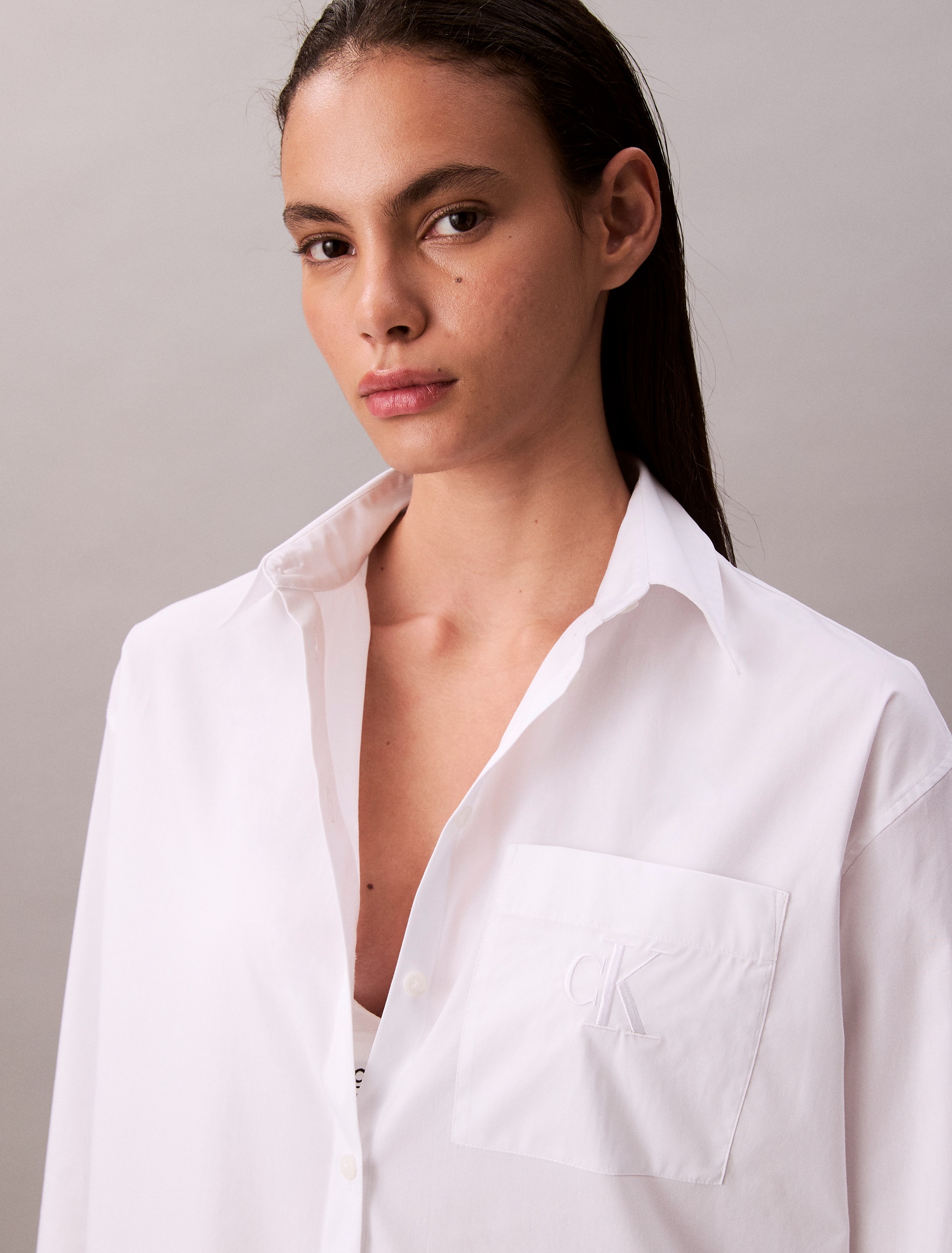 Calvin Klein Jeans Blouse chemise relaxte Passform, Stickerei auf der Brusttasche
