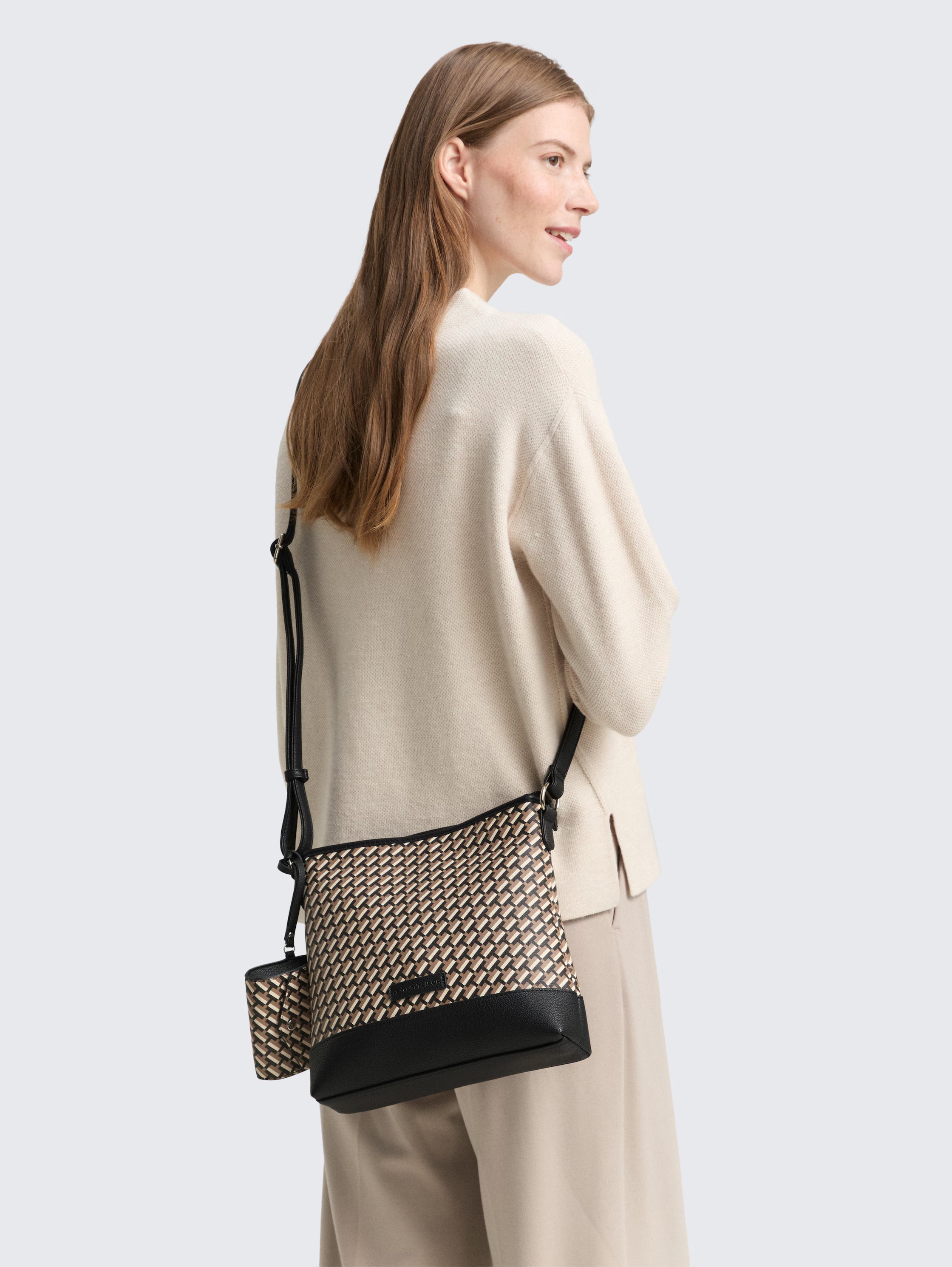 TOM TAILOR Sac à bandoulière »Xenia« mit raffiniert geometrischen "T" Print des Logos auf dem Taschenkörper