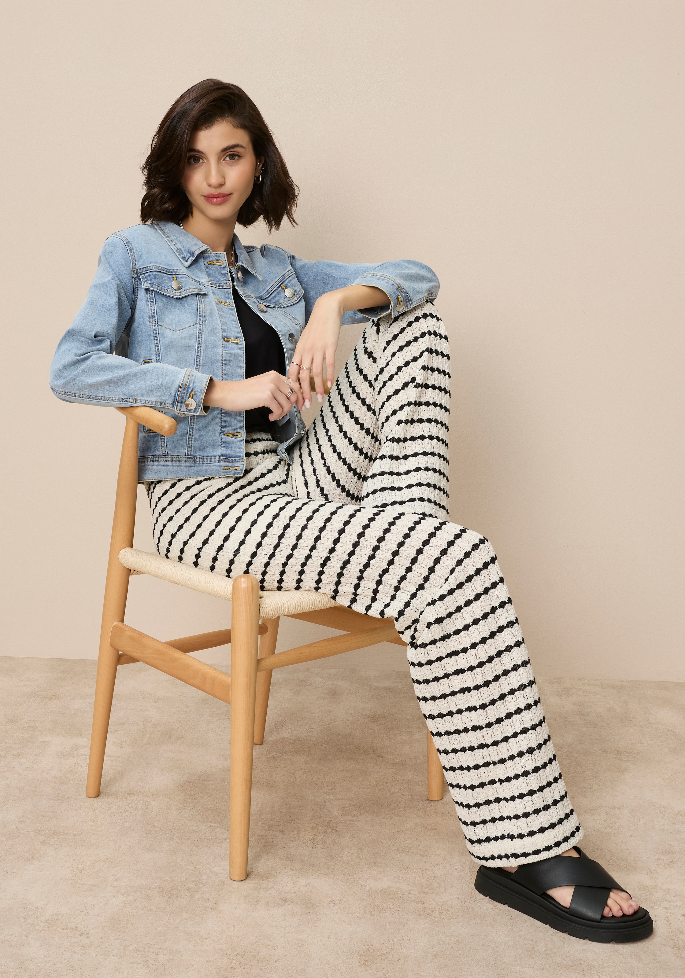 Tamaris Veste en jean aus elastischem Denim-Material, mit Brusttaschen und Eingrifftaschen