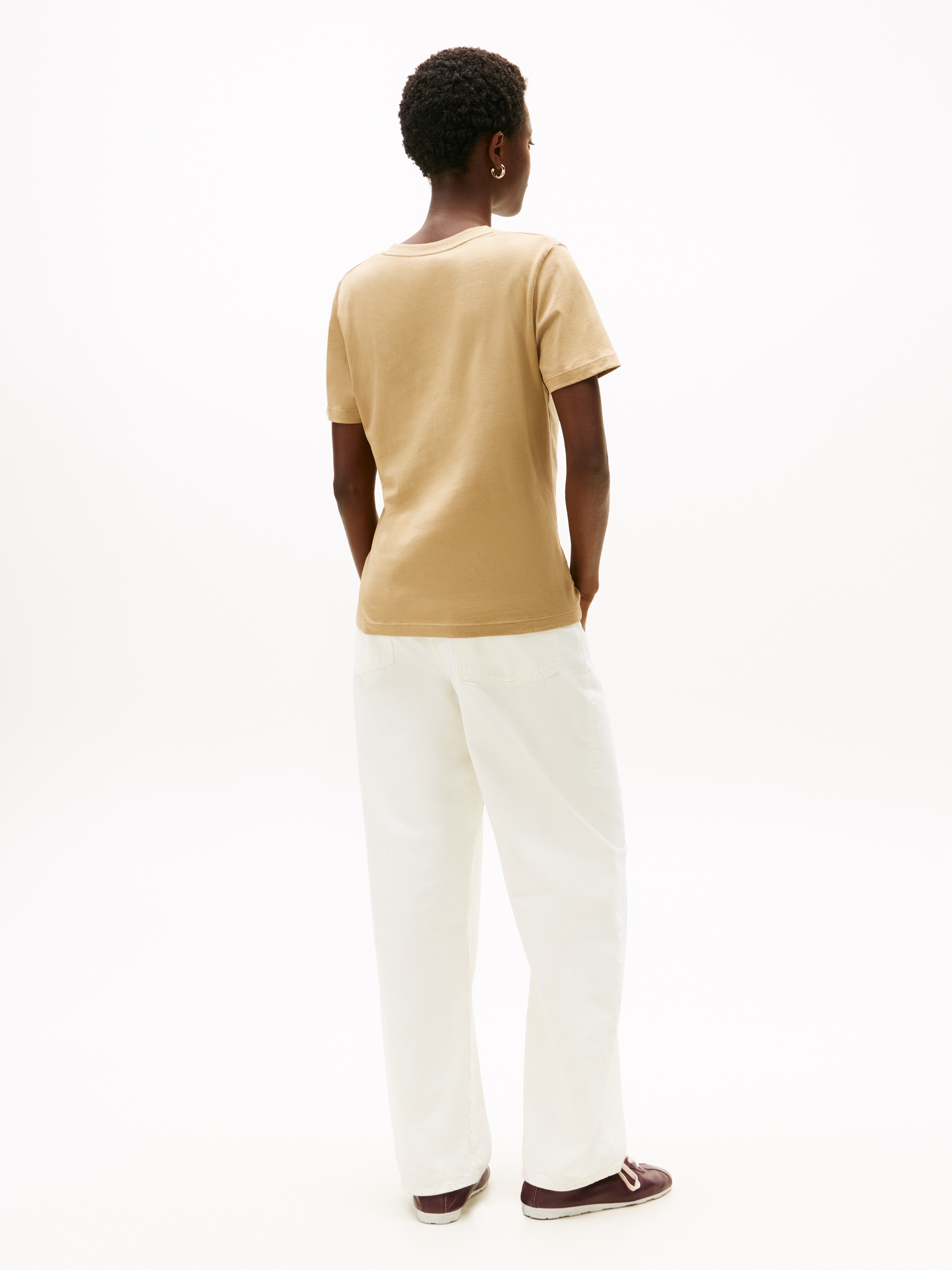 Tommy Hilfiger T-shirt à manches courtes »REG CORP LOGO C-NK mit Logoschriftzug und Stickerei« Baumwolle