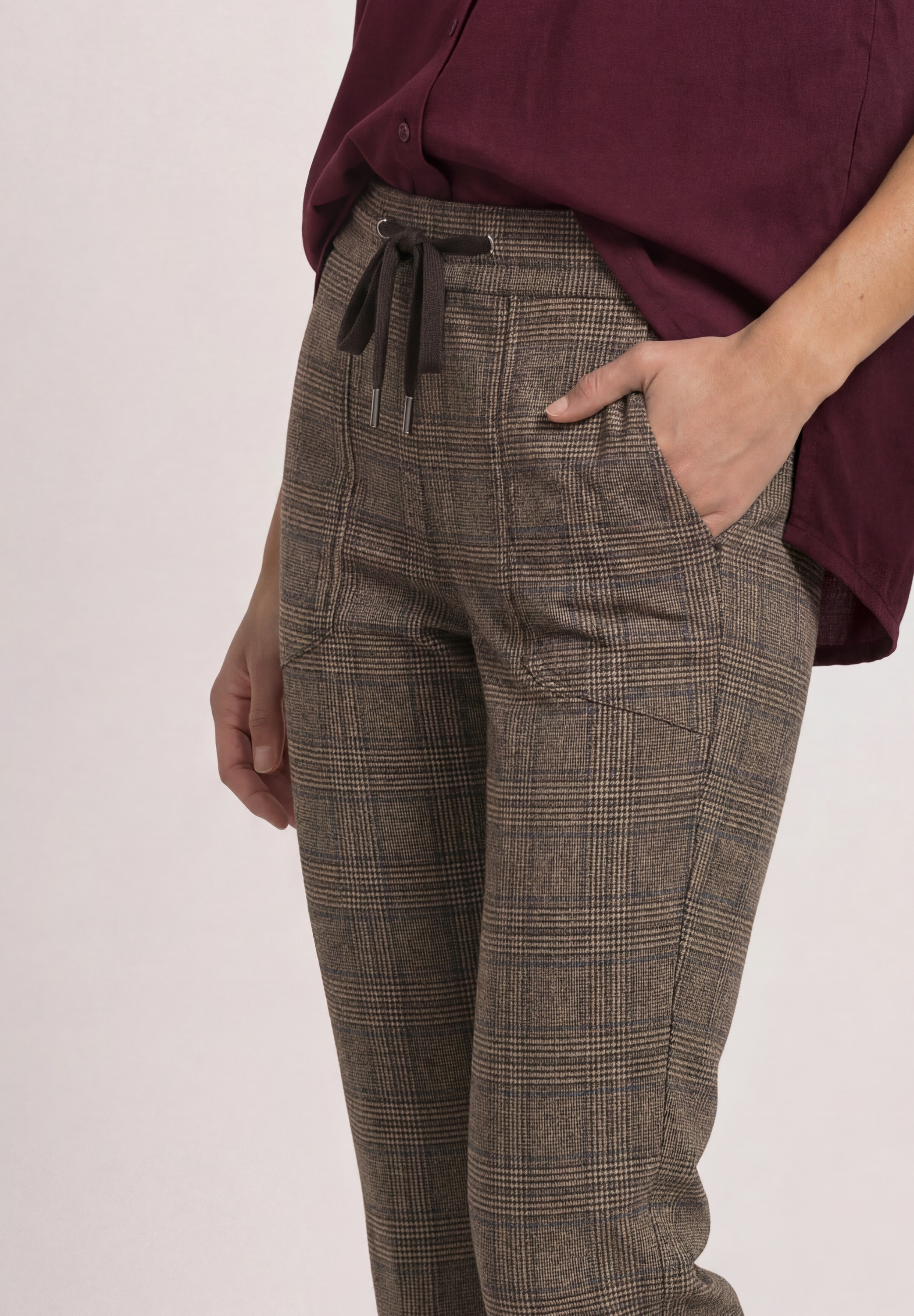 STREET ONE Pantalon en tissu »Style Bonny«  avec motif à carreaux / bande élastique avec cordon