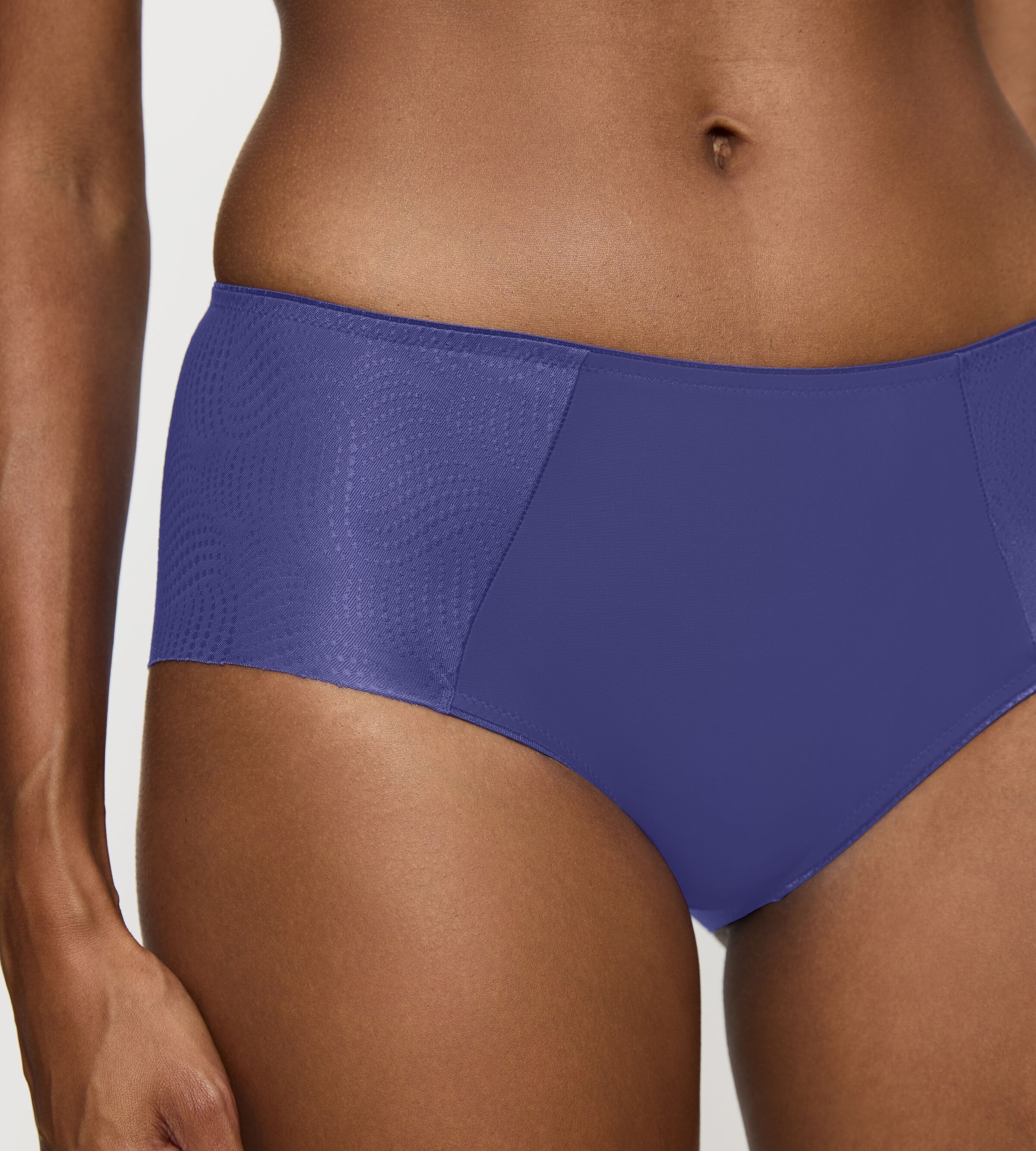 Triumph Hipster »Essential Minimizer T« 1hochwertigem Steh,  schimmerndes Jacquardmuster, elastisch, weich, blickdicht