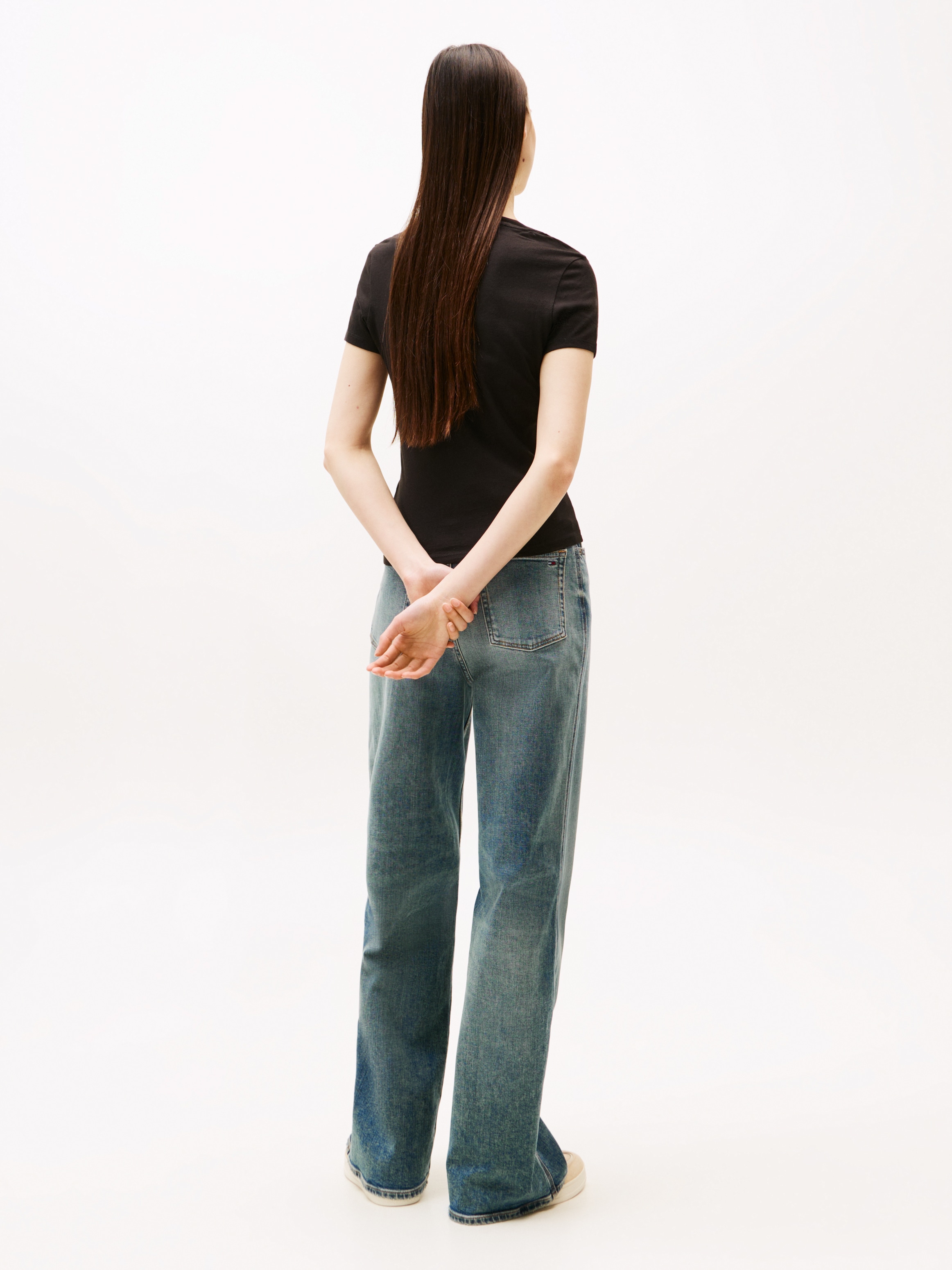 Tommy Jeans T-shirt »TJW 2PACK V-NECK TEE« Packung, 2-er Pack, 2 cuis mit Logostickerei