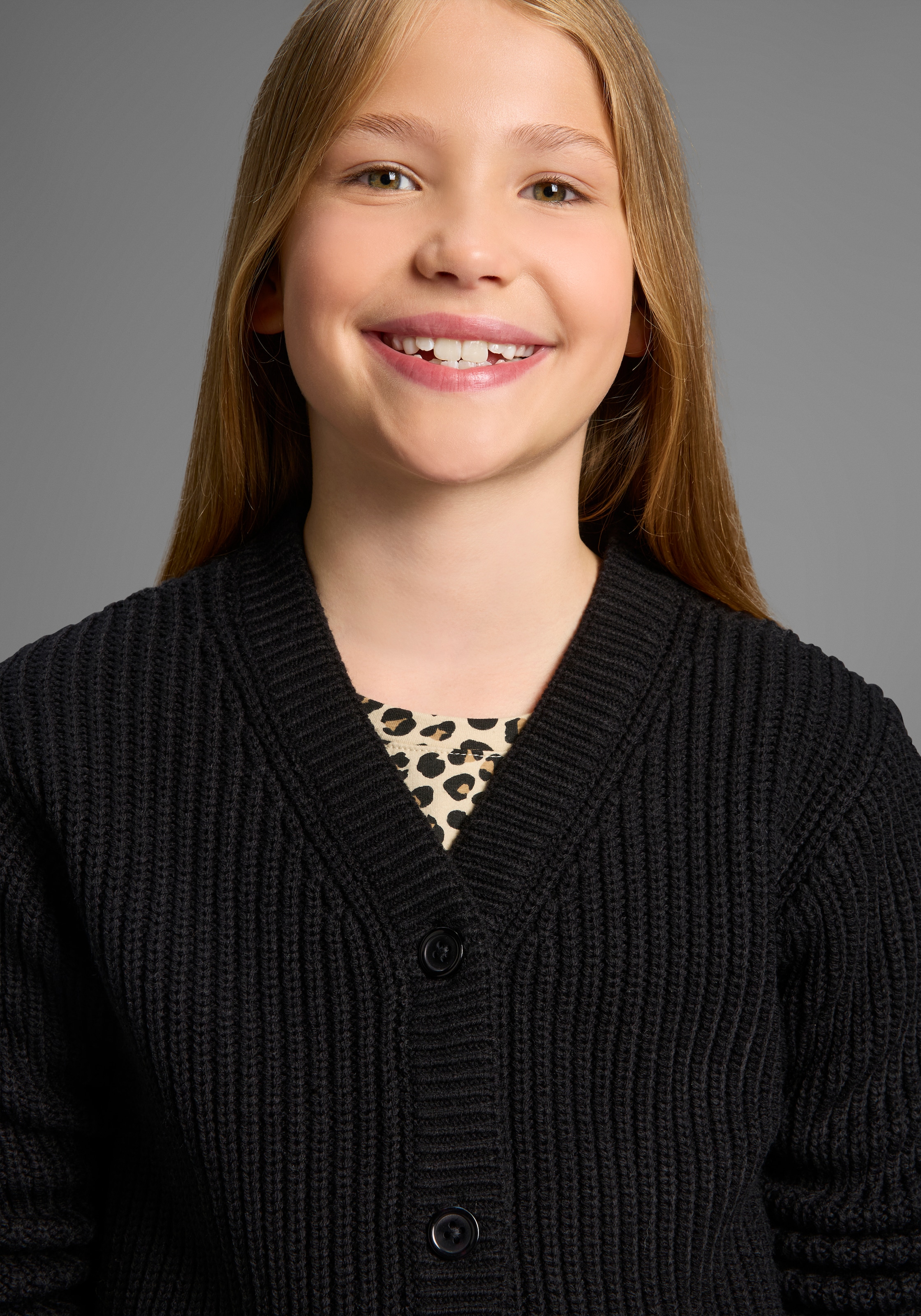 KIDSWORLD Strickjacke »Strickjacke Basic-Style«, Strickjacke, toll zu allem zu kombinieren
