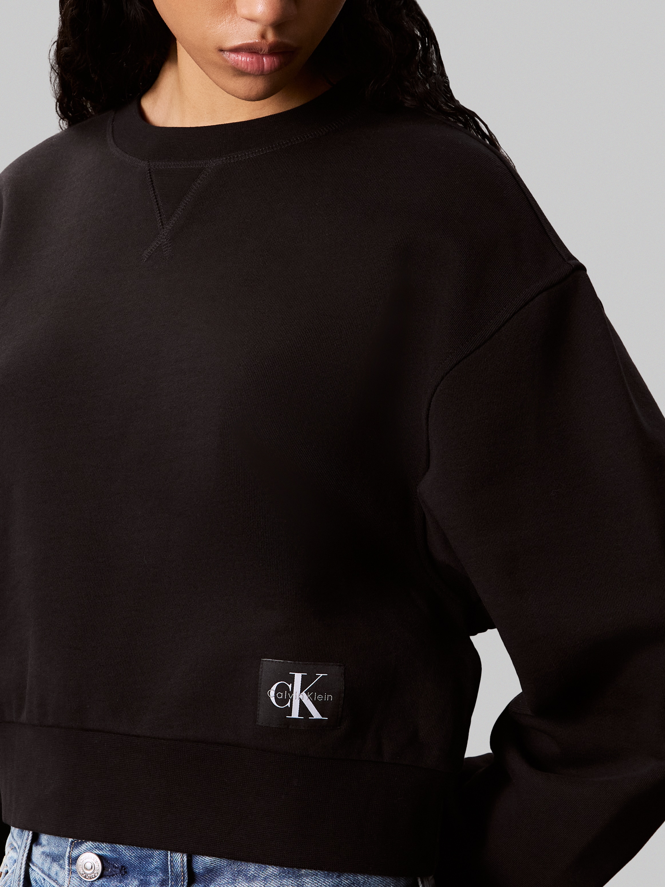 Calvin Klein Sweat-shirt »FRENCH TERRY WOVEN LABEL CREW«, Coupe régulière avec col rond
