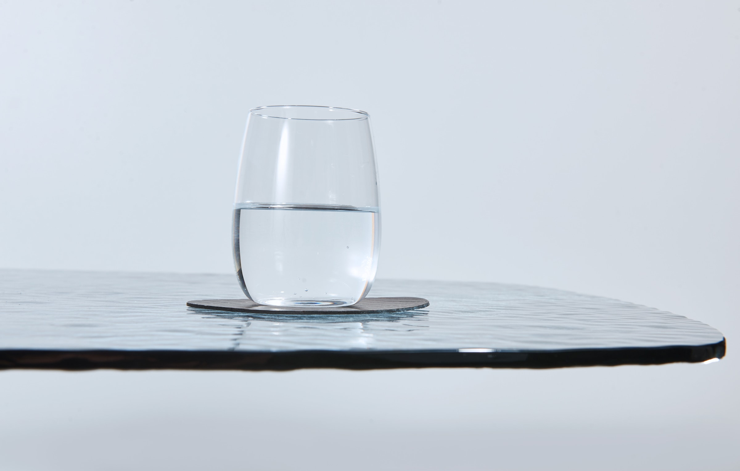Stolkom Couchtisch »Elias Glastisch schwarz, Wohnzimmertisch BxHxT 110x44x70 cm« Sicherheitsglas Bruchsicher, Glasplatte Wasserwelle schwarz getönt