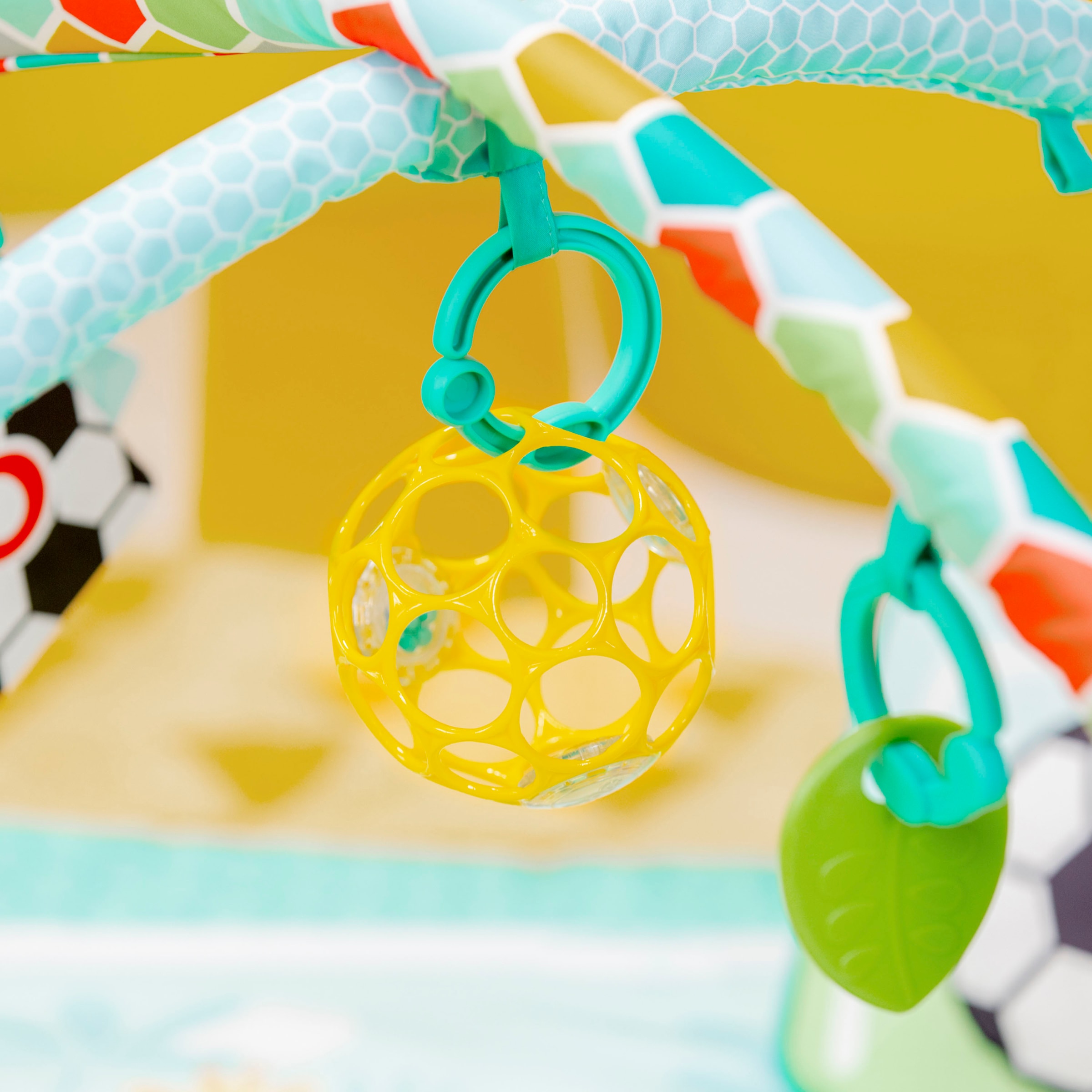 Bright Starts Spielbogen »Grip & Kick Activity Gym« mit Licht- und Soundeffekt