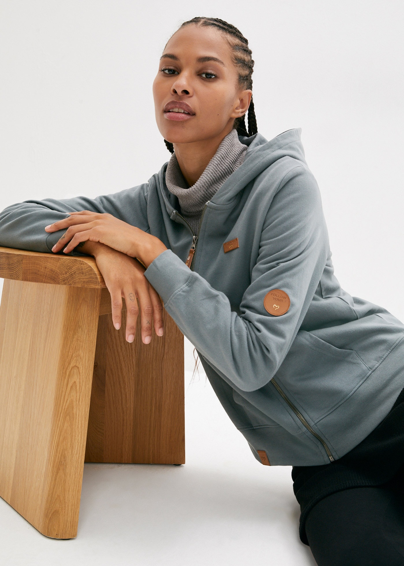 bonprix Sweat à capuche avec capuche, poches kangourou, en coton, avec fermeture éclair