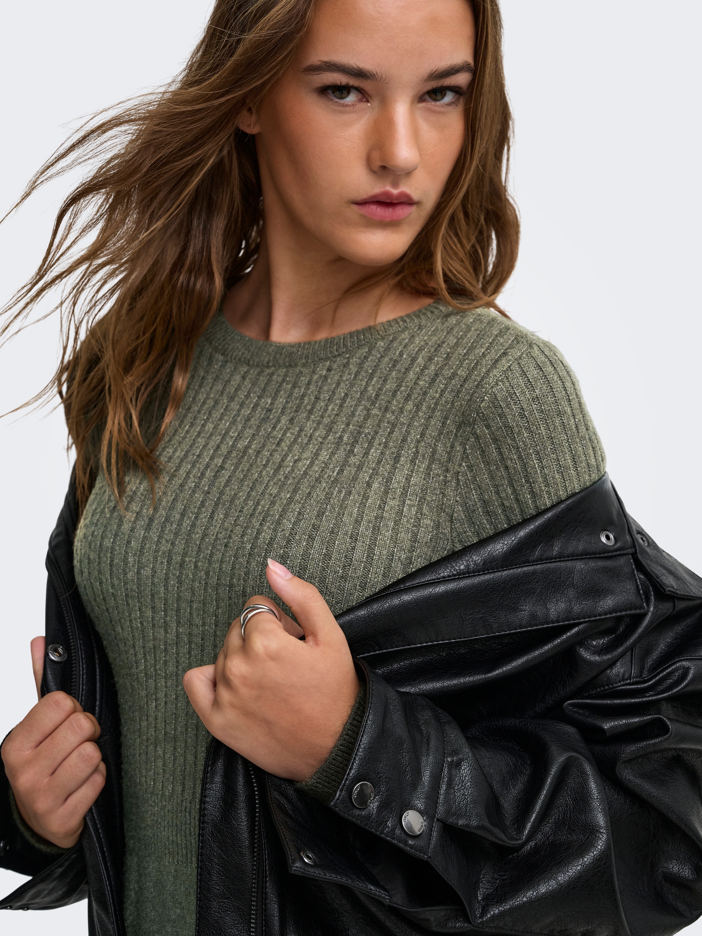 ONLY Robe en tricot »ONLFIA LS FIT FLARE ONEC DRESS CS KNT« Mélange de viscose, coupe normale