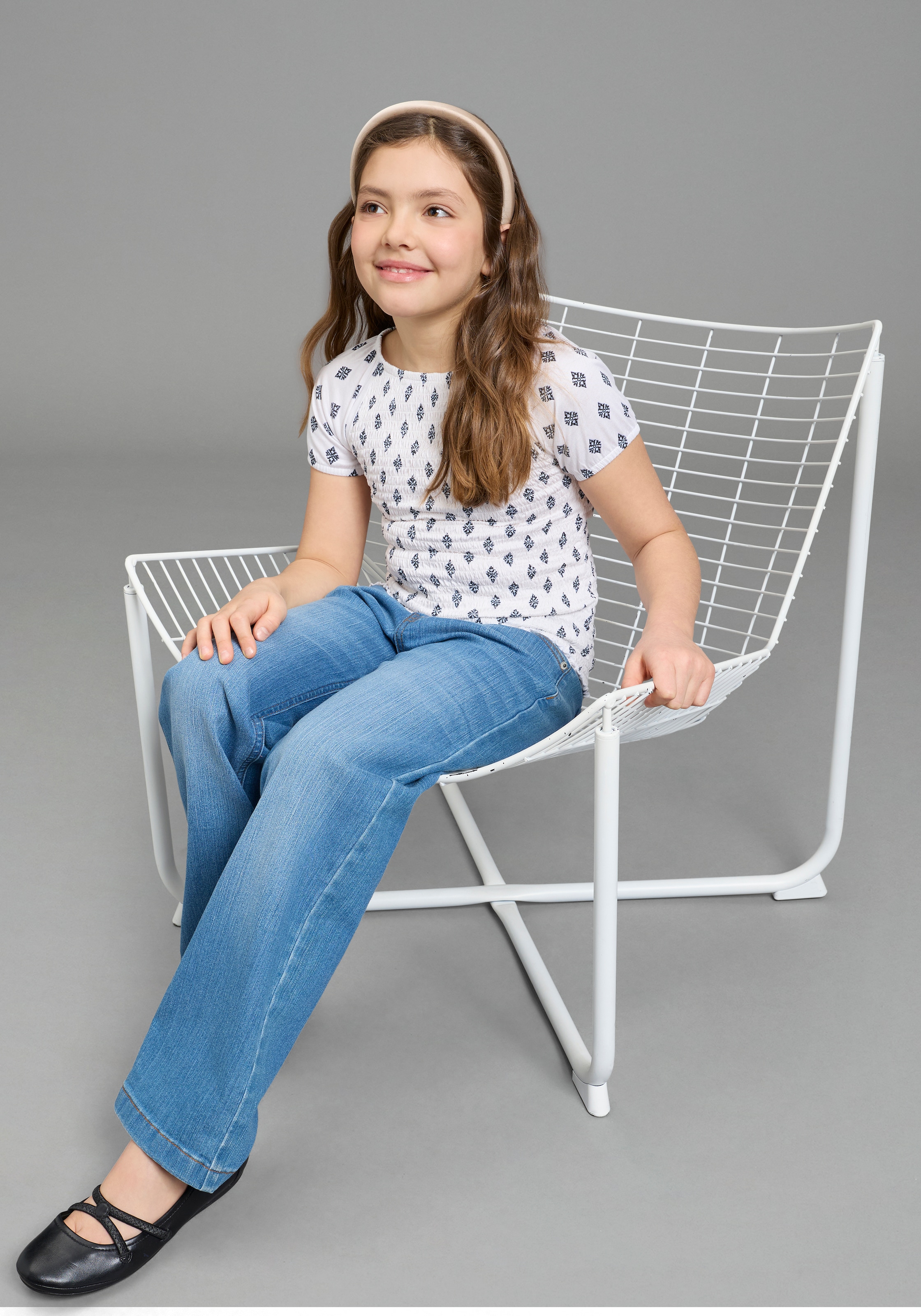 Bruno Banani T-shirt »Allover gemustertes Shirt, Smoke Carmenshirt für Mädchen« modischer Stil, Kurzarm, mit Carmenausschnitt, Allover-Druck