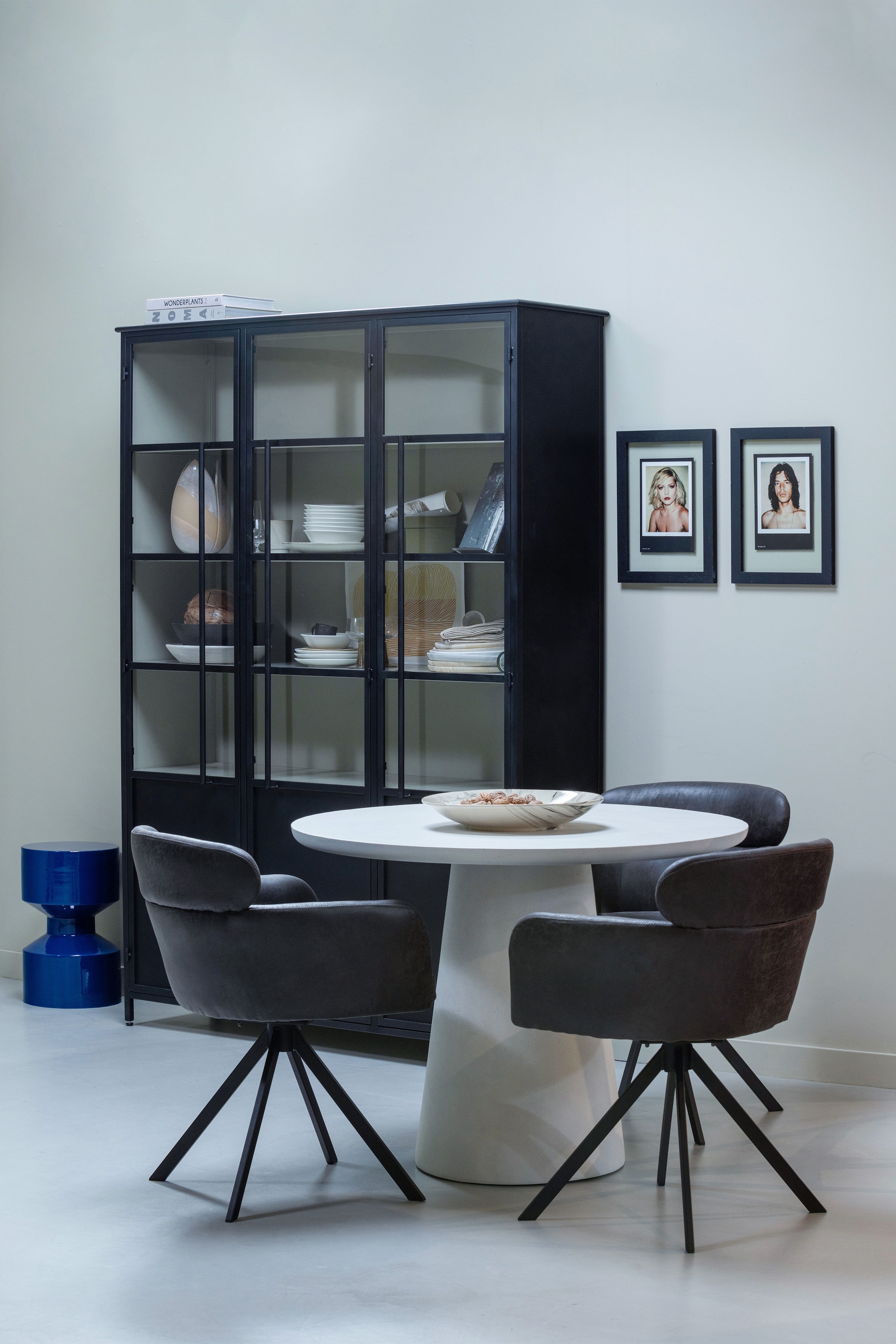 WOOOD Vitrine »Exhibit Metall pulverbeschichtet mit Glastüren H 200 x B 140 x D 42 cm« Tragkraft 20 kg pro Boden, einfach zu montierbar, pfleigleicht