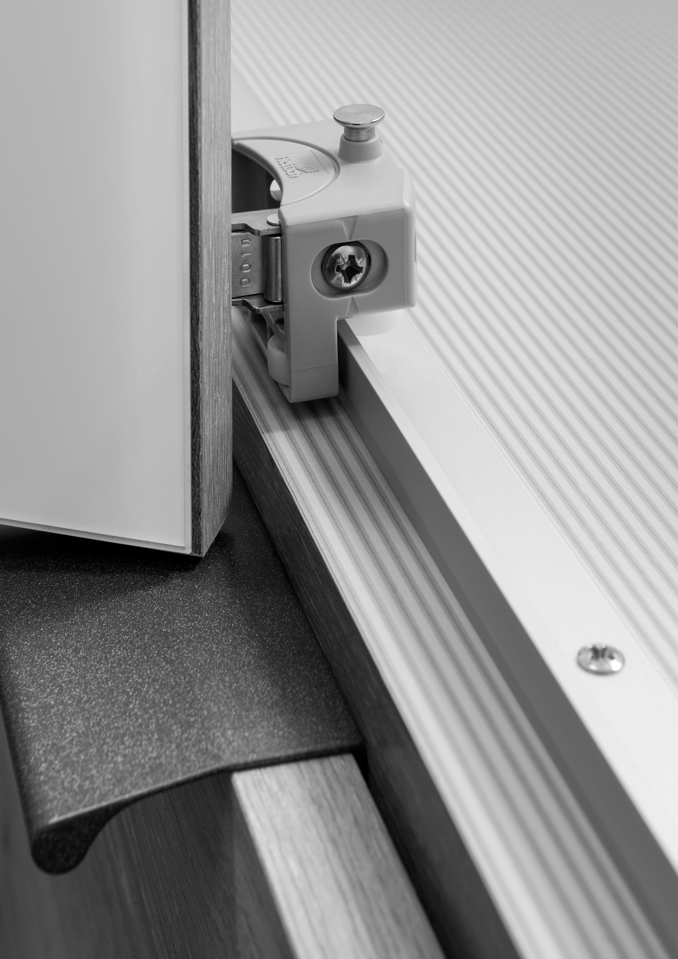 WIEMANN Falttürenschrank »Monaco, Kleiderschrank, Schrank, Wäscheschrank, mit edler Glasfront« 2 Breiten, 2 Höhen 216/236 cm auswählbar, MADE IN GERMANY,  inkl. gepämpften Schubkästen und Türen, mit Panoramaöffnung