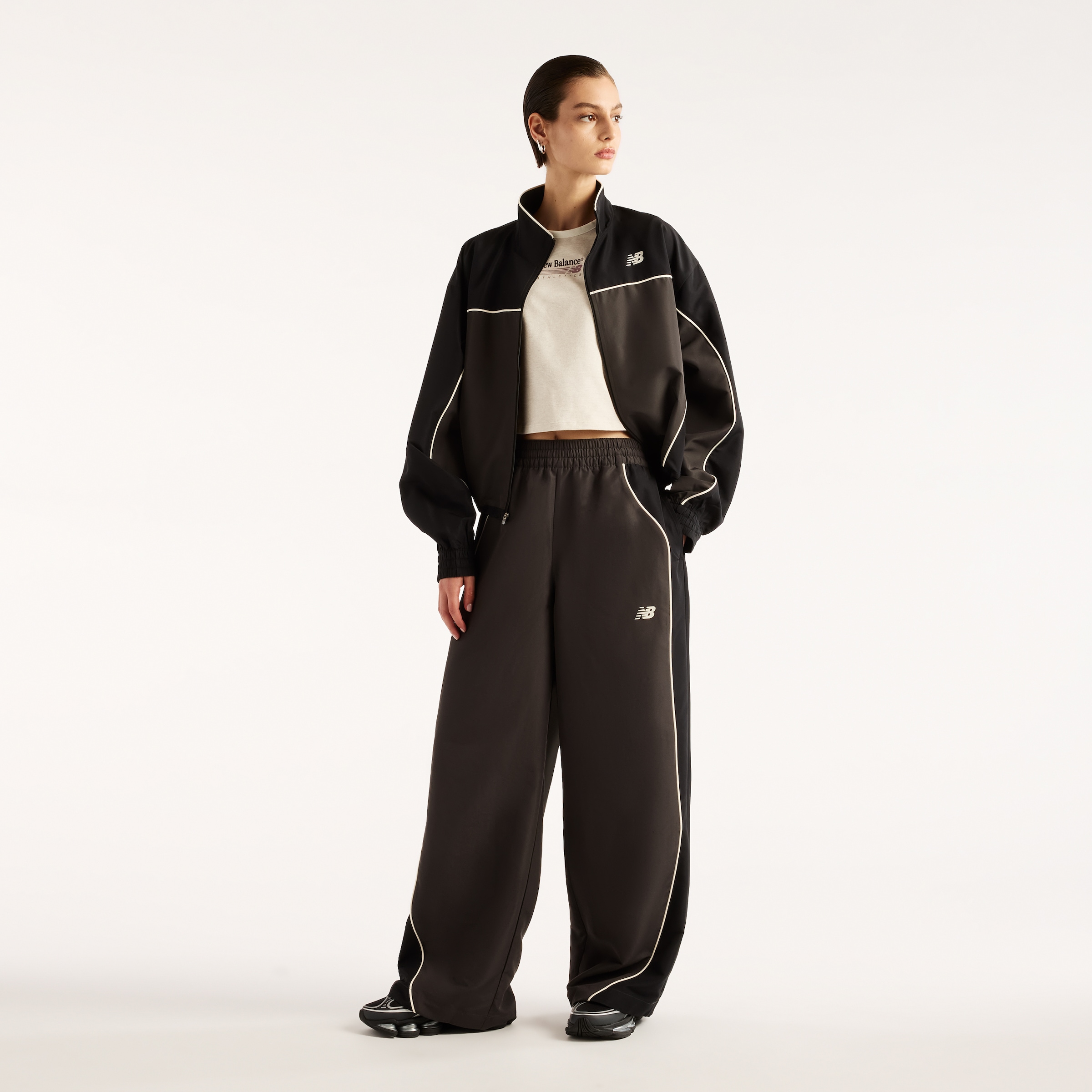 New Balance Trainingshose »TRACKSIDE WOVEN PANT«  für Erwachsene, mit bequemer Passform, normal-weite Form