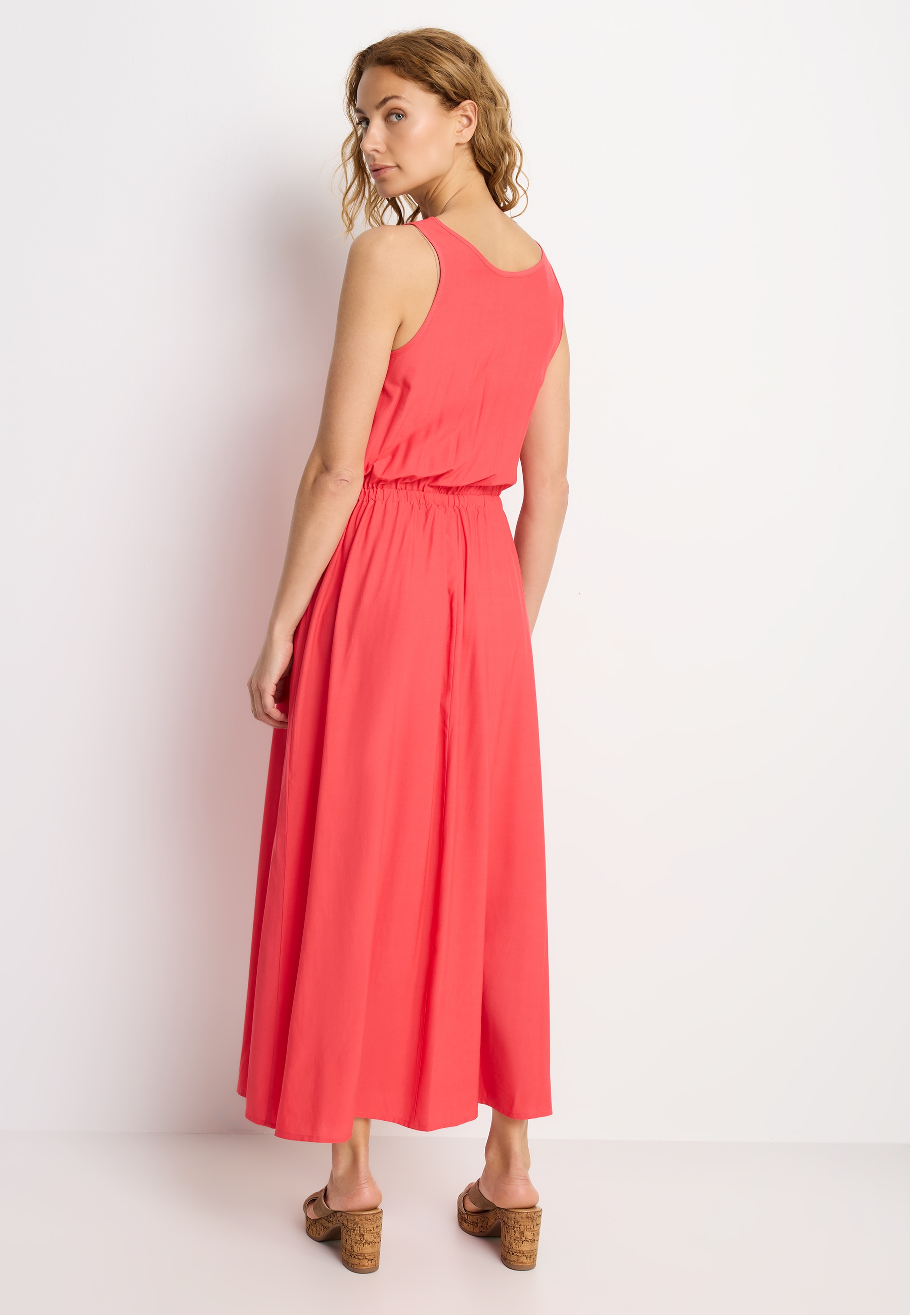 LASCANA Maxi robe avec boutons décoratifs, robe d'été, tendance