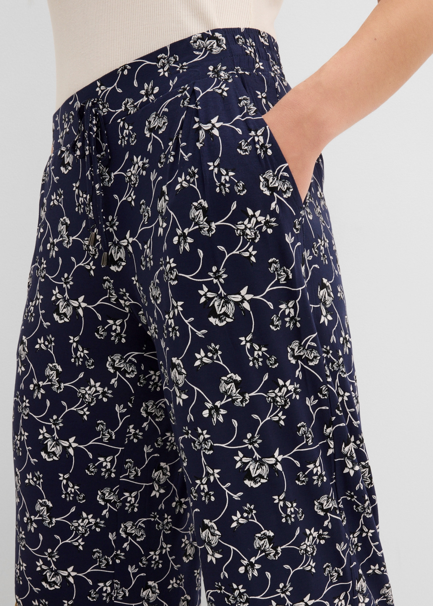 bonprix Palazzohose  aus Viskose und Elasthan, mit Bequembund, lange, fliessende Form