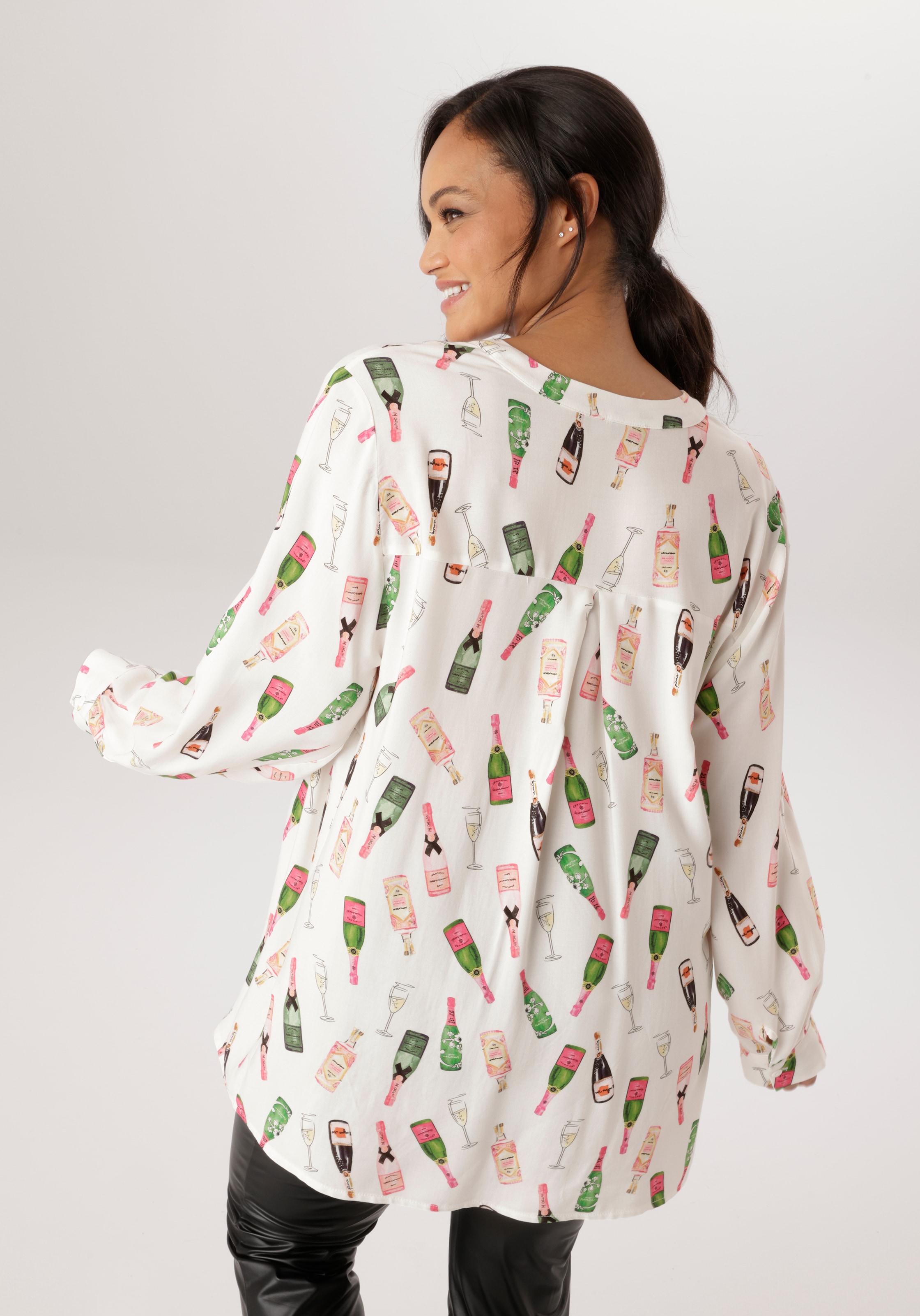 Aniston PLUS Blouse à enfiler mit Sektfläschchen bedruckt