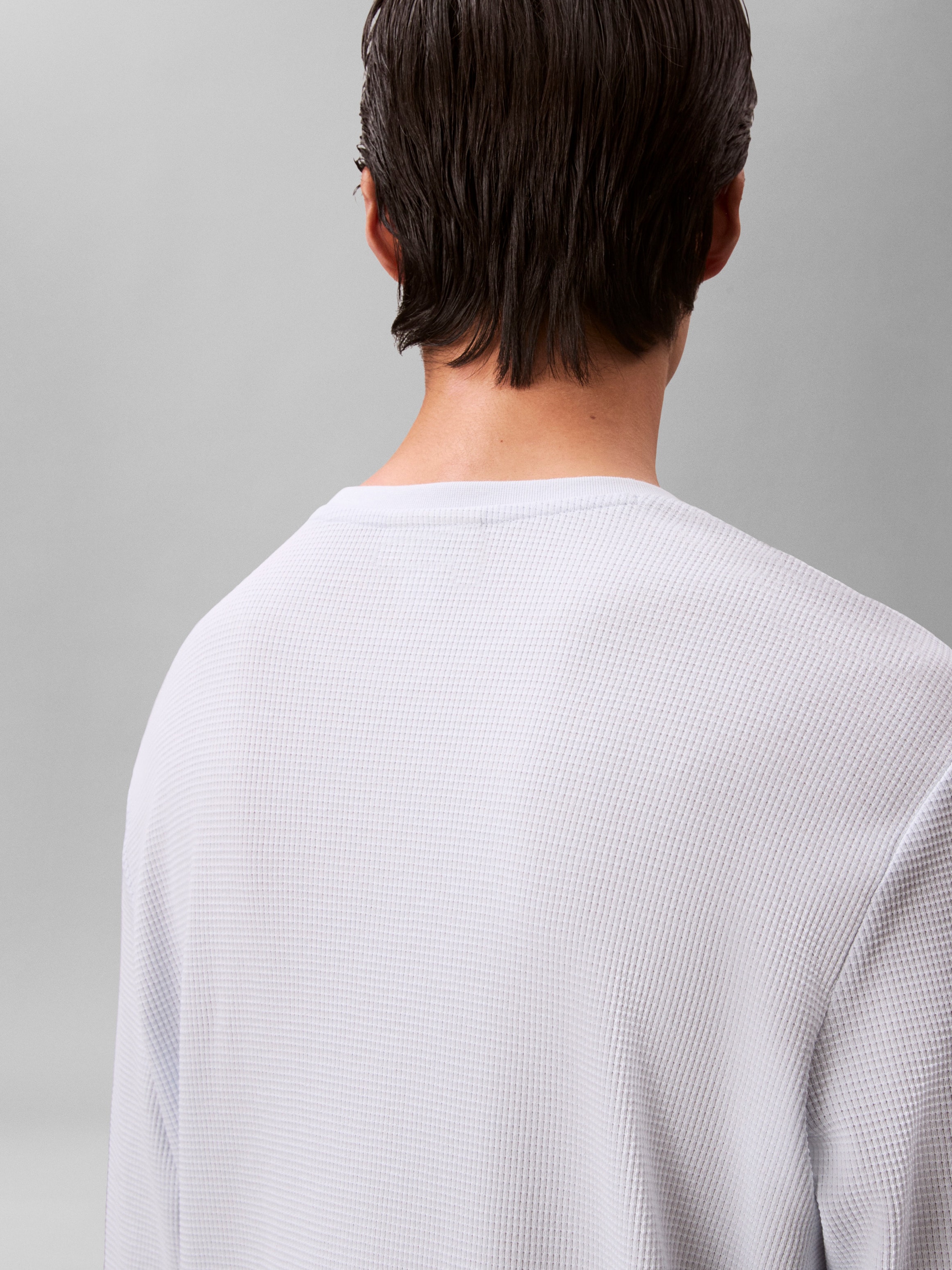 Calvin Klein T-shirt à manches longues »LS WAFFLE BADGE CREWNK TEE« avec encolure ronde