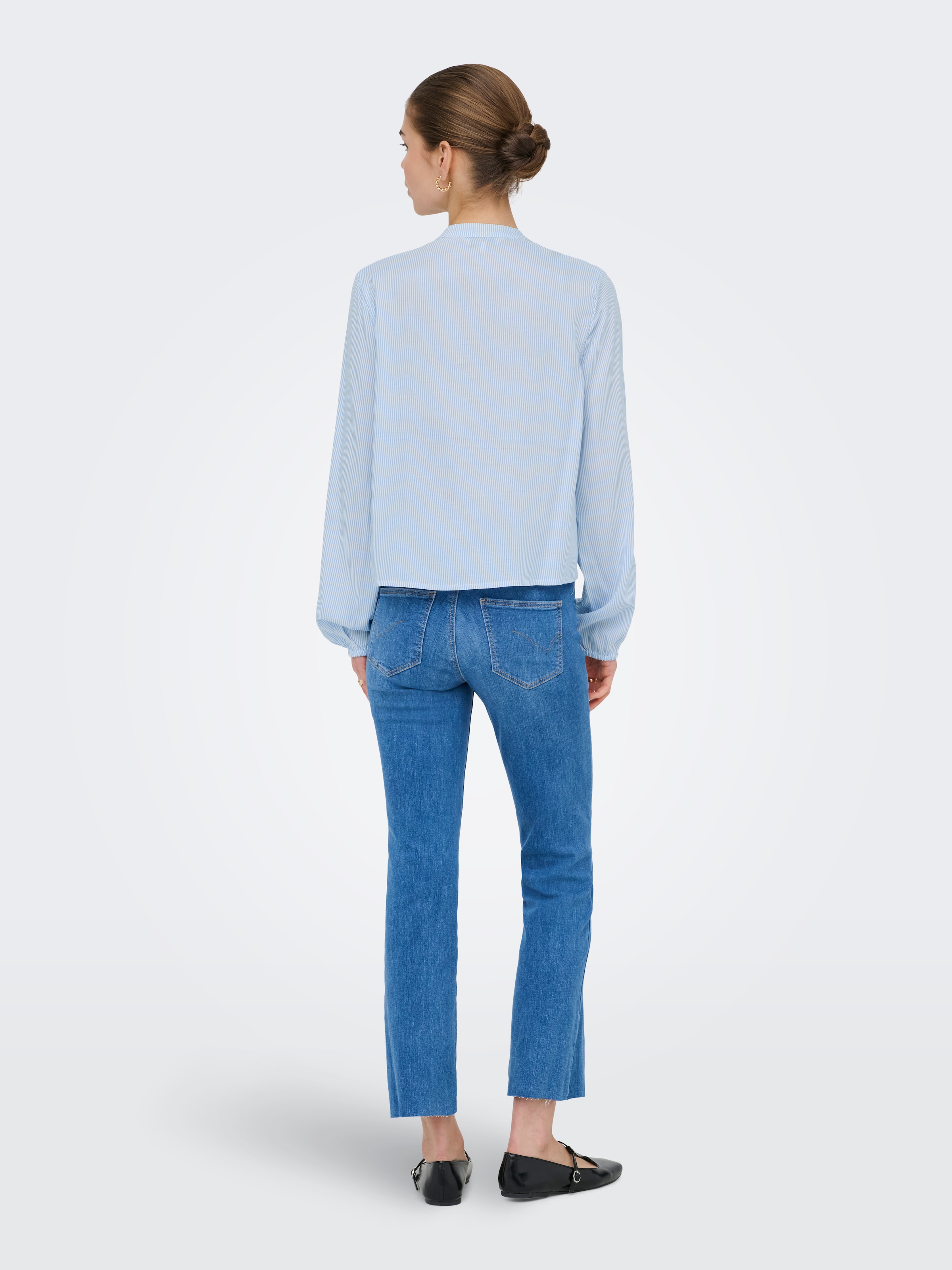 ONLY Blouse à manches longues »ONLLENNYO LS EMBROID V-NECK TOP NOOS WVN«