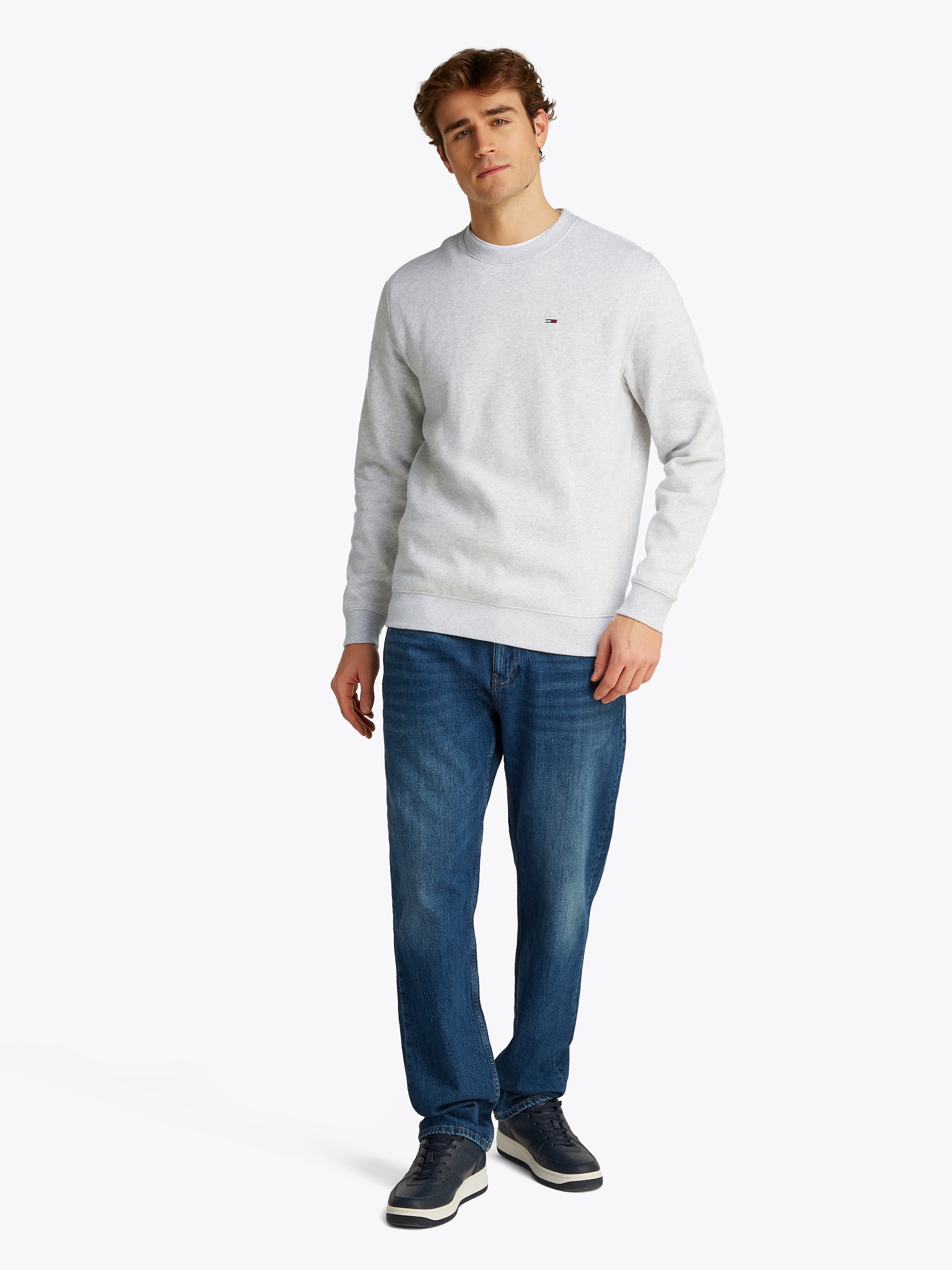 Tommy Jeans Sweatshirt »TJM REGULAR FLAG CREW NECK«, Mit besticktem Markenlogo auf Brusthöhe
