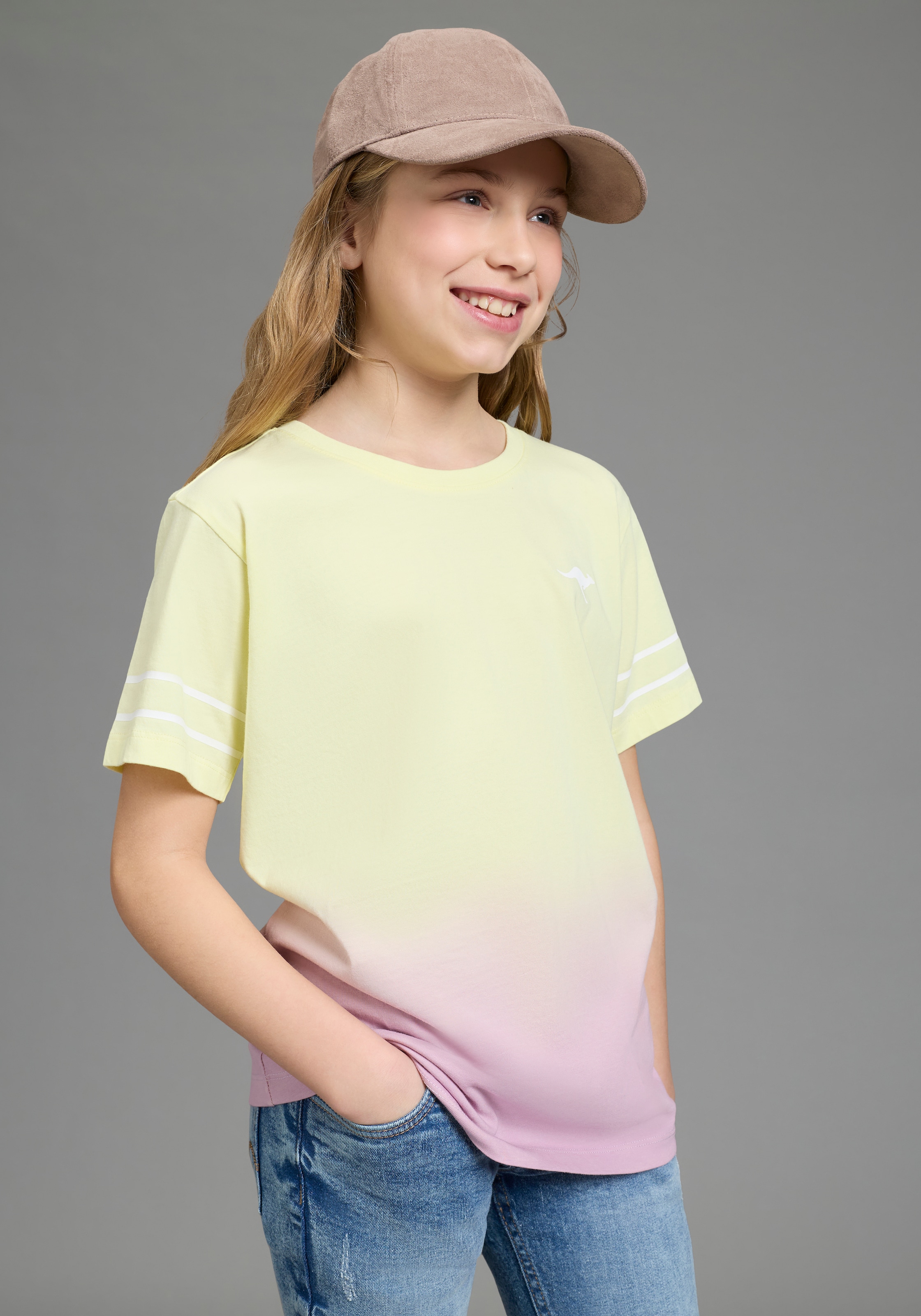 KangaROOS T-Shirt »Kangaroos mit trendigem Farbverlauf« kurzärmelig,  bequeme Passform,  mit Logodruck,  Rundhalsausschnitt