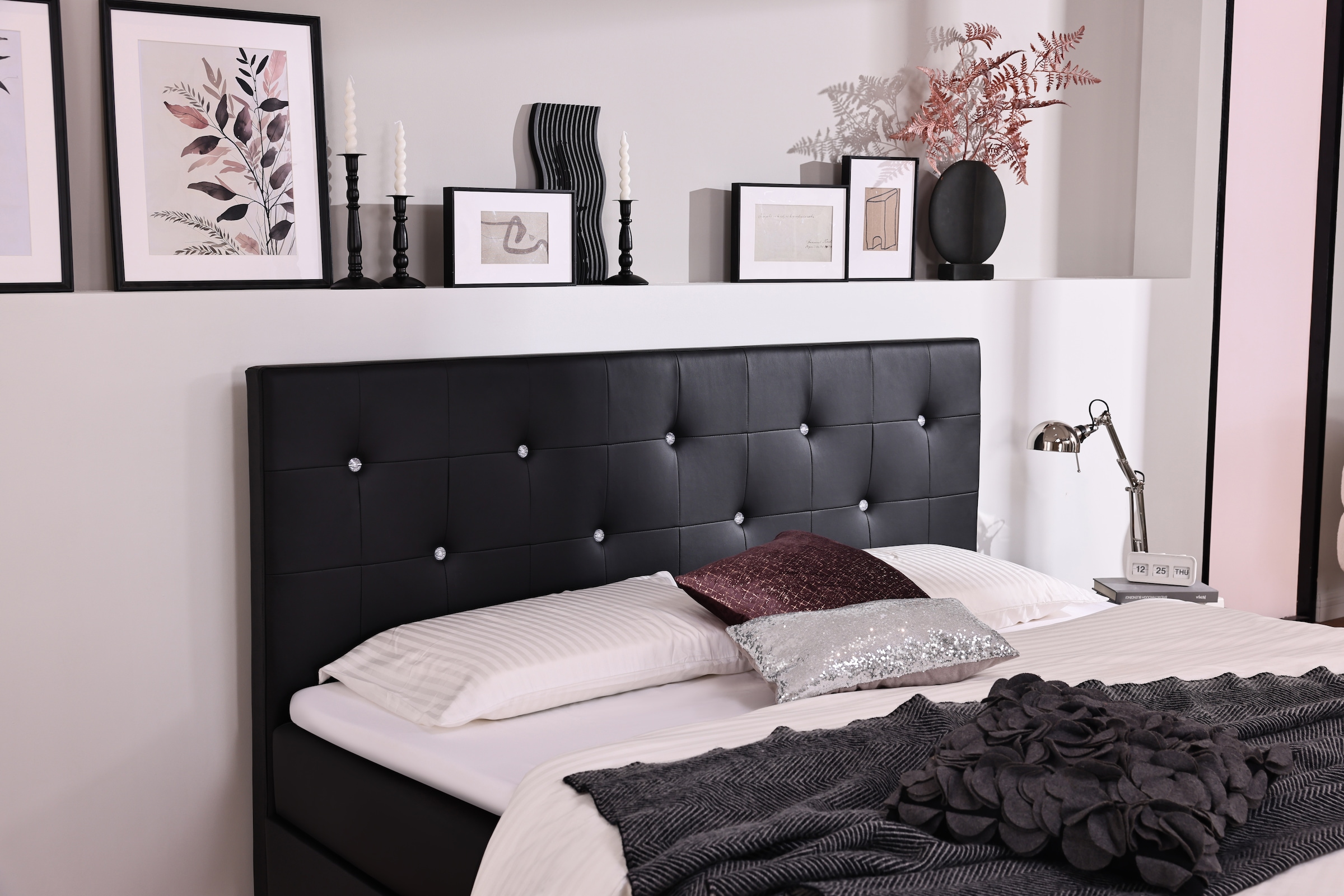 Home affaire Lit de boxe »Big Noux aus schwarzem Kunstleder mit Kristallsteinen im Kopfteil« inkl. Bettkasten, erhältlich in der Grösse 180x200cm